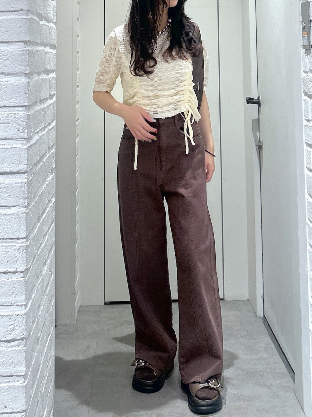 「FREE'S MARTのストレッチレースドロストトップス（Tシャツ/カットソー、ホワイト系）」を使った、yurm6さん（レディース・153cm）の夏コーディネートの6枚目の写真