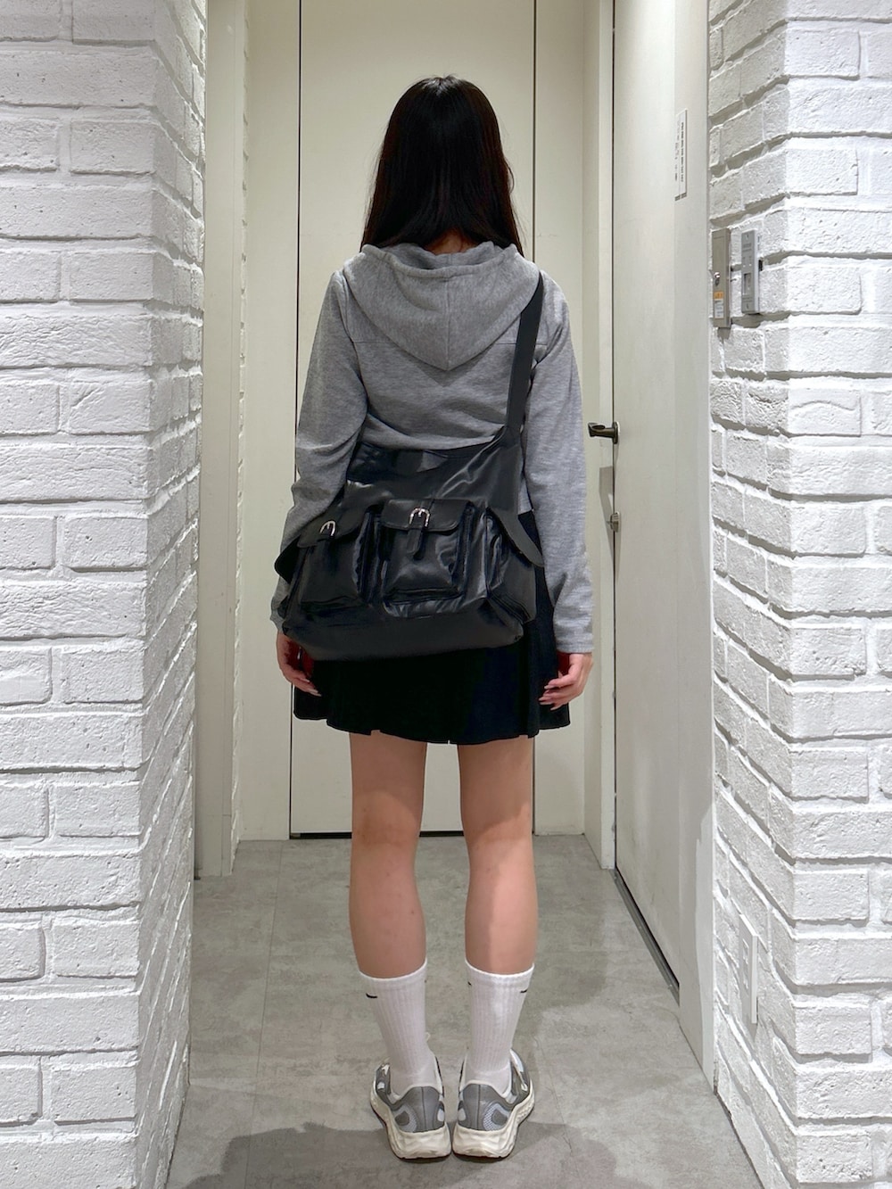 「FREE'S MARTの◆ボックスプリーツミニスカート（スカート、ブラック系）」を使った、yurm6さん（レディース・153cm）の春コーディネートの6枚目の写真