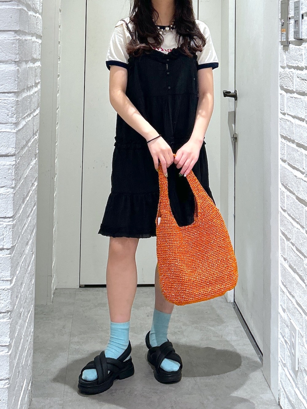 「FREE'S MARTの◆コットンティアードキャミミニワンピース（ワンピース、ブラック系）」を使った、yurm6さん（レディース・153cm）の夏コーディネートの3枚目の写真