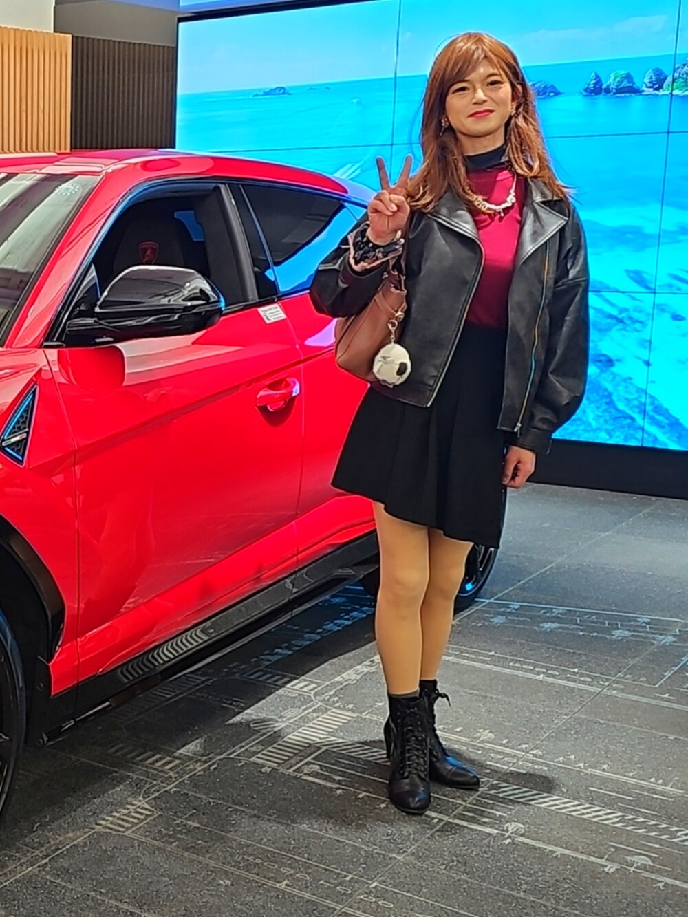 「ミニスカート、今日のコーデ、シンプルコーデ、オトナ女子、お出かけコーデ、大人コーデ、お洒落さんとつながりたい、デートコーデ、高身長コーデ、オトナカワイイ、カラーコーデ」|「axes femmeのブローチ付タックプリーツスカート(スカート、ブラック系)」を使った、🩵怜奈🩷さん(骨格ストレート・レディース・179cm)の冬コーディネートの4枚目の写真