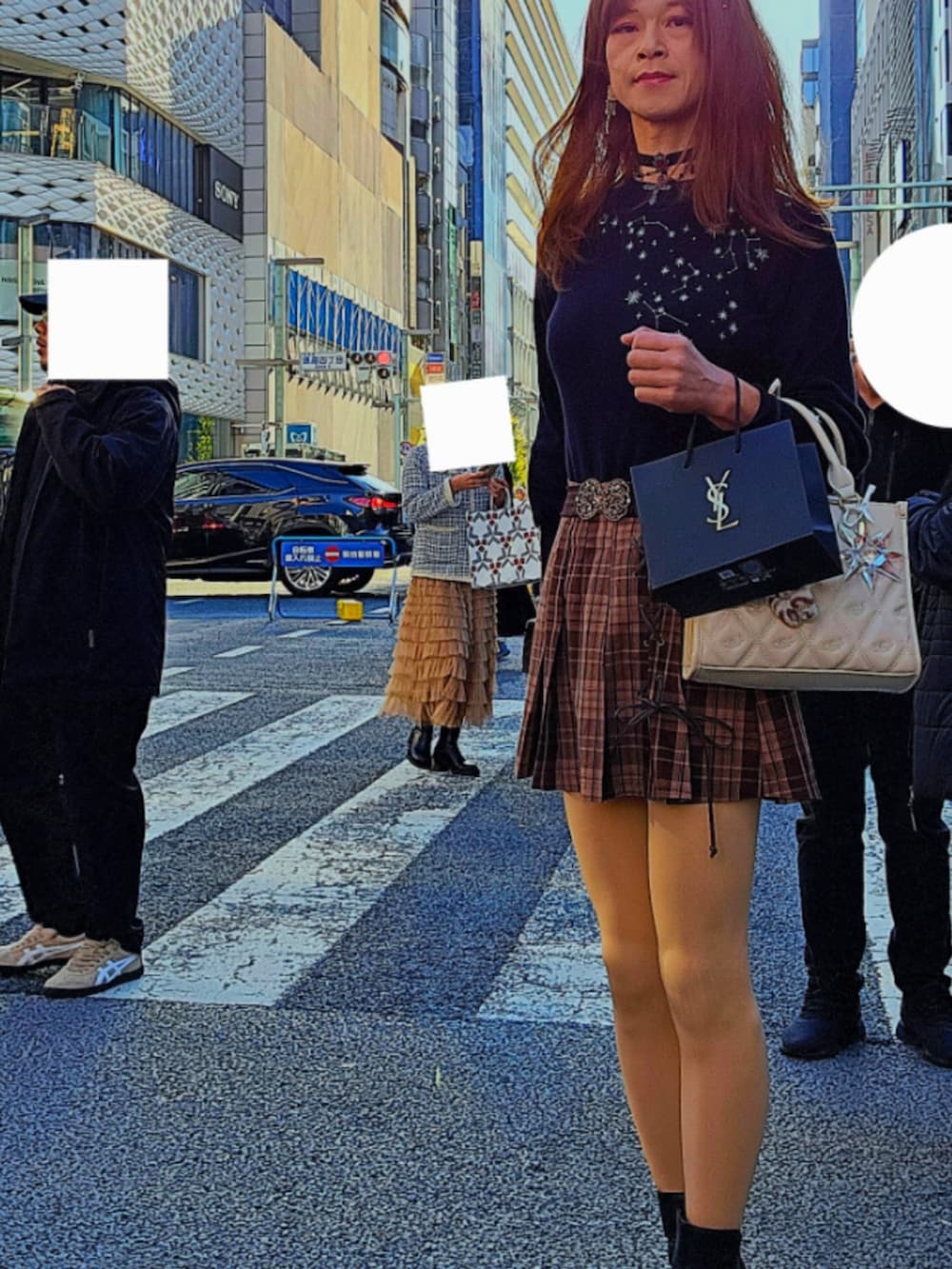 「最近のいい感じコーデ、冬アウター、オトナ女子、お出かけコーデ、お洒落さんとつながりたい」｜「axes femmeのテレスコープラメ刺繍ニット（ニット/セーター、ブルー系）」を使った、🩵怜奈🩷さん（骨格ストレート・レディース・179cm）の秋コーディネートの2枚目の写真