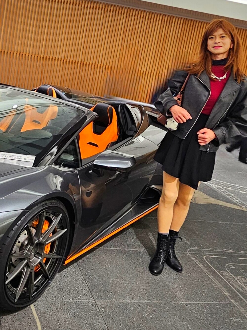 「ミニスカート、今日のコーデ、シンプルコーデ、オトナ女子、お出かけコーデ、大人コーデ、お洒落さんとつながりたい、デートコーデ、高身長コーデ、オトナカワイイ、カラーコーデ」|「axes femmeのブローチ付タックプリーツスカート(スカート、ブラック系)」を使った、🩵怜奈🩷さん(骨格ストレート・レディース・179cm)の冬コーディネートの3枚目の写真