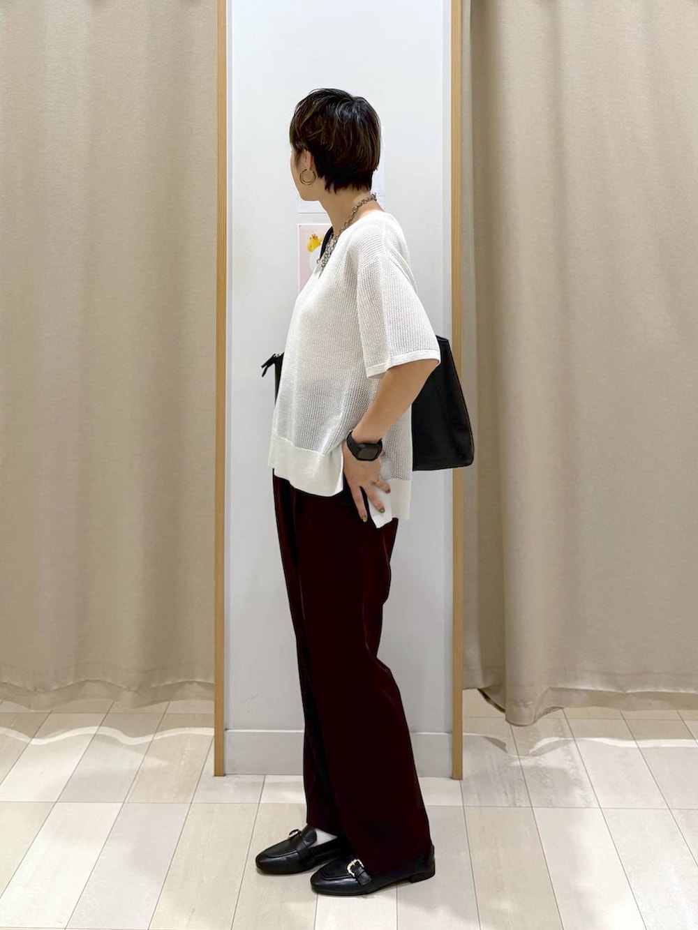 「ベーシック/シンプル、ワントーン、ママコーデ、体型カバー、ラフ、ゆったり、GLOBAL WORK、パンツ、着痩せ・細見え、ローファー、トートバッグ、きれいめ、きれいめカジュアル」｜「GLOBAL WORKのサイズ拡大/らくっション撥水2WAYローファー/131468（ローファー、ブラック系）」を使った、mahimahi0220さん（レディース・159cm）の夏コーディネートの5枚目の写真