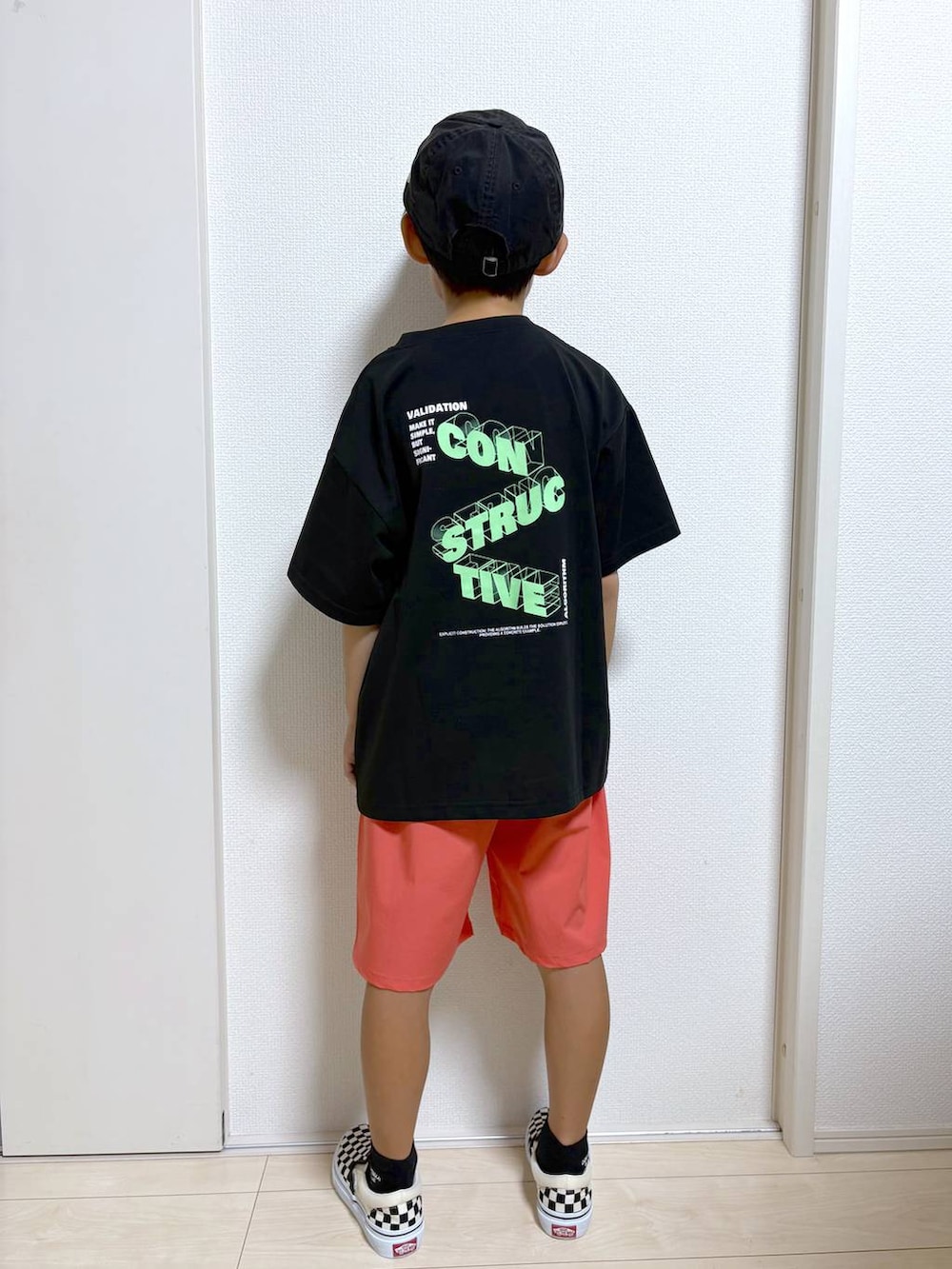 「GLOBAL WORK、パンツ、カジュアル、ベーシック/シンプル、ラフ、ゆったり、キッズ、キッズ服、ショーツ、Tシャツ、セールコーデ、リラックス、楽ちんコーデ」｜「GLOBAL WORKのエアかるショーツ/147339（その他パンツ、オレンジ系）」を使った、mahimahi0220さん（キッズ・129cm）の秋コーディネートの2枚目の写真