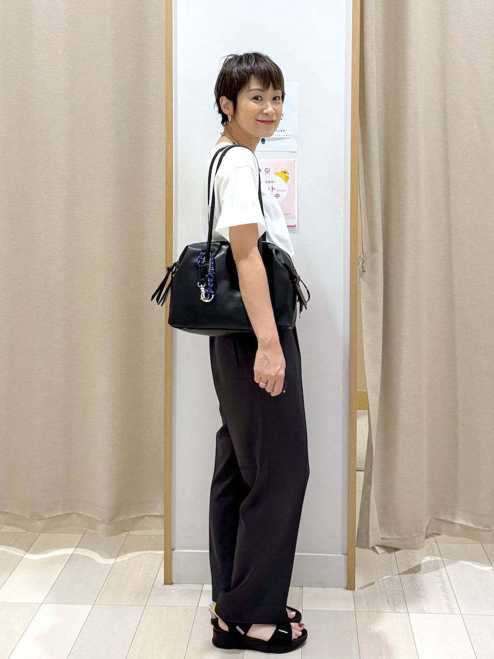 「カジュアル、ベーシック/シンプル、ワントーン、ママコーデ、体型カバー、ラフ、ゆったり、GLOBAL WORK、パンツ、着痩せ・細見え」｜「GLOBAL WORKのリッチクリーンプリントT半袖/147640（Tシャツ/カットソー、ホワイト系）」を使った、mahimahi0220さん（レディース・159cm）の夏コーディネートの5枚目の写真