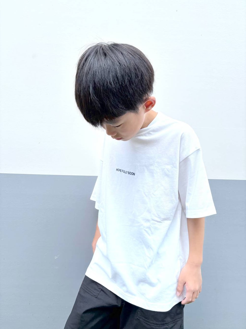「カジュアル、ベーシック/シンプル、ラフ、ゆったり、キッズ、キッズ服、GLOBAL WORK」｜「GLOBAL WORKのヘビロッTEE/プリント半袖/147385（Tシャツ/カットソー、ホワイト系）」を使った、mahimahi0220さん（キッズ・129cm）の夏コーディネートの2枚目の写真