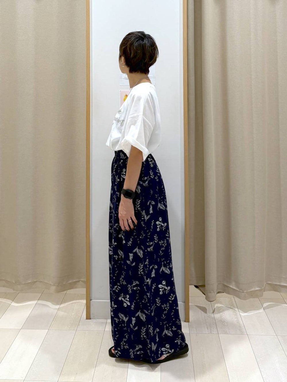 「カジュアル、ベーシック/シンプル、ママコーデ、体型カバー、ラフ、ゆったり、GLOBAL WORK、パンツ、Tシャツ、サンダル、ウエストゴム、バッグ、ネックレス、楽ちんコーデ、リラックス」|「GLOBAL WORKのスペ軽5WAYショルダー/253022(ショルダーバッグ、グリーン系)」を使った、mahimahi0220さん(レディース・159cm)の夏コーディネートの5枚目の写真