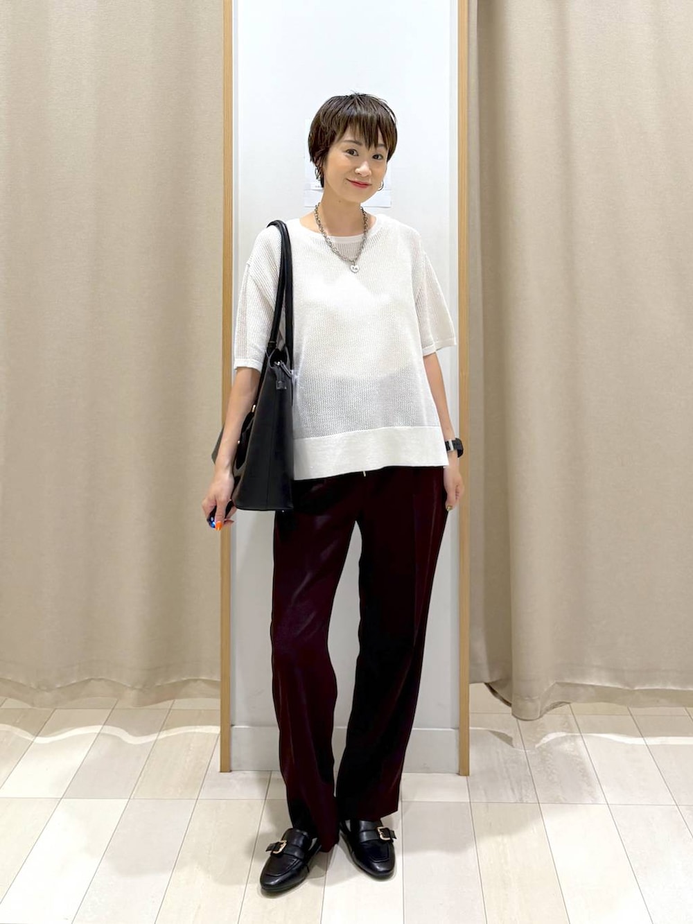 「ベーシック/シンプル、ワントーン、ママコーデ、体型カバー、ラフ、ゆったり、GLOBAL WORK、パンツ、着痩せ・細見え、ローファー、トートバッグ、きれいめ、きれいめカジュアル」｜「GLOBAL WORKのサイズ拡大/らくっション撥水2WAYローファー/131468（ローファー、ブラック系）」を使った、mahimahi0220さん（レディース・159cm）の夏コーディネートの6枚目の写真