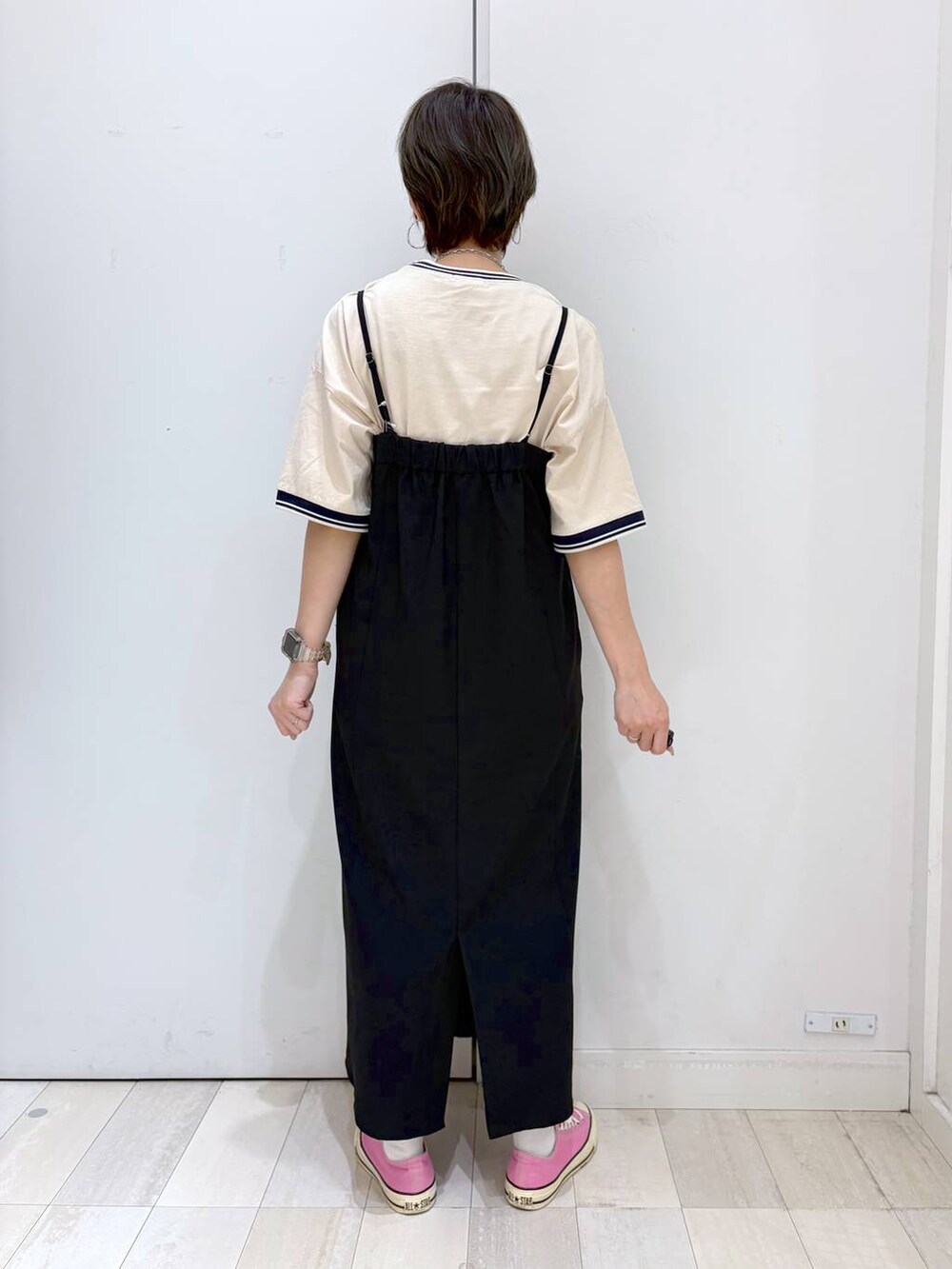 「GLOBAL WORK、夏コーデ、ママコーデ、体型カバー、ラフ、ゆったり、キッズ、キッズ服、キャミワンピース、ワンピース、Tシャツ、セールコーデ、カジュアル、着痩せ・細見え」｜「GLOBAL WORKの選べるシルエットキャミワンピース/253504（ワンピース、ブラック系）」を使った、mahimahi0220さん（レディース・159cm）の春コーディネートの3枚目の写真