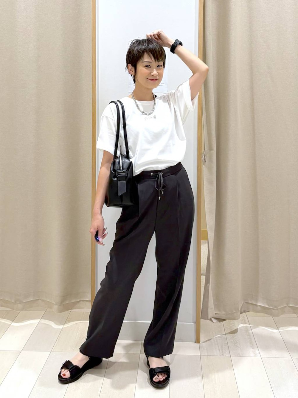 「カジュアル、ベーシック/シンプル、ワントーン、ママコーデ、体型カバー、ラフ、ゆったり、GLOBAL WORK、パンツ、着痩せ・細見え」｜「GLOBAL WORKのリッチクリーンプリントT半袖/147640（Tシャツ/カットソー、ホワイト系）」を使った、mahimahi0220さん（レディース・159cm）の夏コーディネートの2枚目の写真