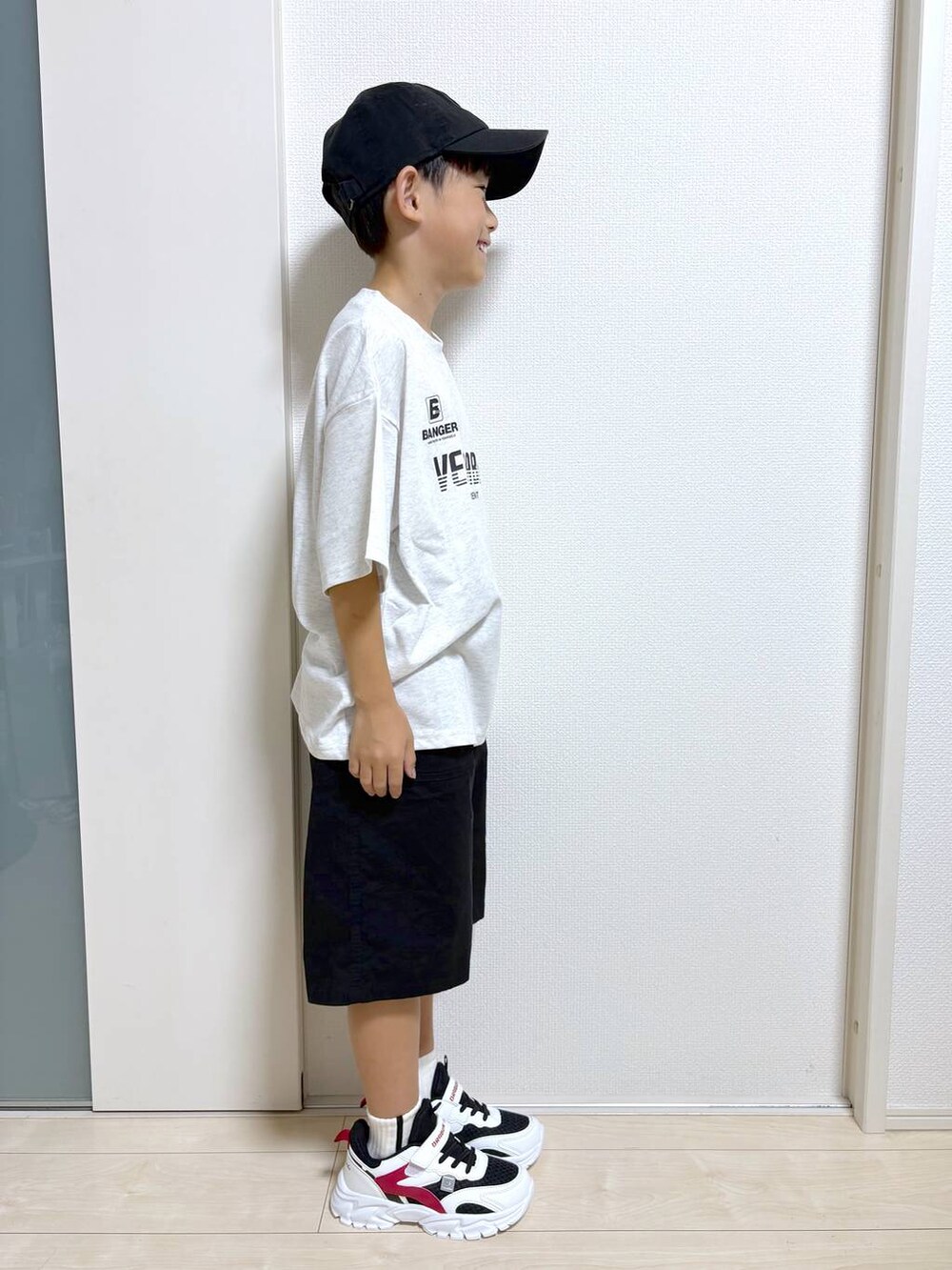 「カジュアル、ベーシック/シンプル、ラフ、ゆったり、キッズ、キッズ服、GLOBAL WORK、パンツ、Tシャツ、ハーフパンツ、セールコーデ、ストリート」｜「GLOBAL WORKのDRY/ストレッチハーフパンツ/147340（その他パンツ、ブラック系）」を使った、mahimahi0220さん（キッズ・129cm）の夏コーディネートの5枚目の写真