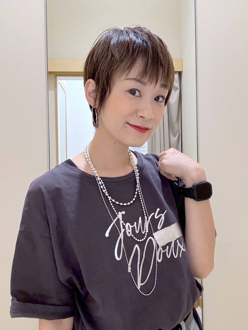 「ゆったり、カジュアル、差し色コーデ、ママコーデ、体型カバー、ラフ、GLOBAL WORK、パンツ、着痩せ・細見え、Tシャツ、デニムパンツ、接触冷感、吸水速乾」|「GLOBAL WORKのGOODデニムバギーパンツ/118365(デニムパンツ、ブルー系)」を使った、mahimahi0220さん(レディース・159cm)の夏コーディネートの2枚目の写真