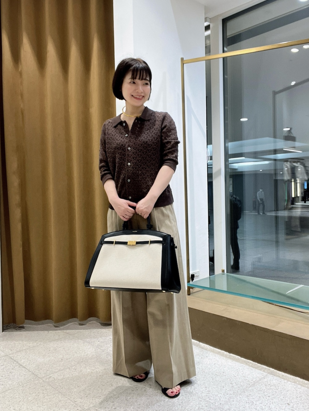 「初夏コーデ、夏ファッション、大人カジュアルコーデ、大人女子、大人コーデ、オトナカワイイ、リラックススタイル、ブラウン、夏コーデ、ポロニット、ニット、パンツスタイル」｜「Whim Gazetteの【GEMINI】ポロニットプルオーバー（ニット/セーター、ブラウン系）」を使った、whimkumagaiさん（レディース・153cm）の夏コーディネートの5枚目の写真