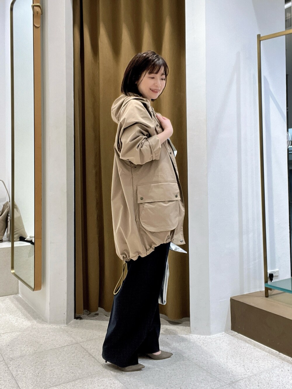 「大人カジュアルコーデ、春コーデ、ロンT、パンツコーデ、きれいめコーデ、初春コーデ、ジャケット/アウター、パンツスタイル、ブルゾン、ブルゾンコーデ」｜「Whim Gazetteのワイドタックパンツ（スラックス、ブルー系）」を使った、whimkumagaiさん（レディース・153cm）の春コーディネートの4枚目の写真