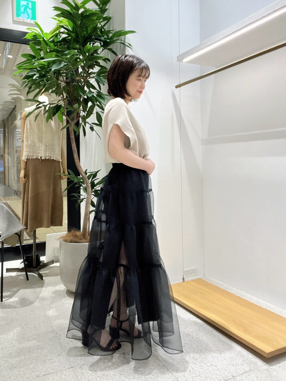 「春色、春めき満開コーデ、春コーデ、お出かけコーデ、大人かわいい、キレイめカジュアル、ロングスカート、スカートスタイル、春ニット、春色コーデ、ベージュ」｜「Whim Gazetteの【Hoaw.】チョーカー（チョーカー、ゴールド系）」を使った、whimkumagaiさん（レディース・153cm）の春コーディネートの4枚目の写真