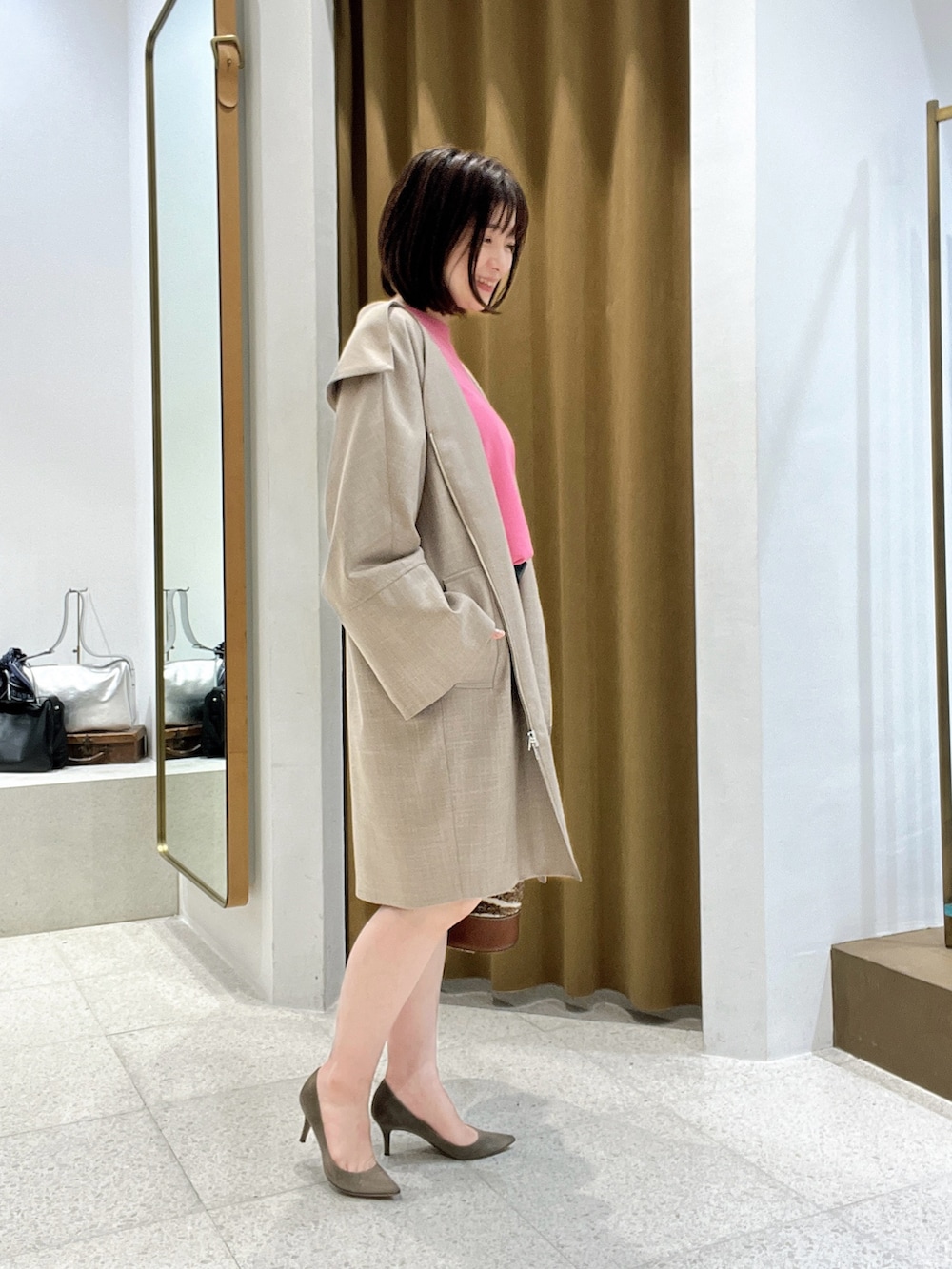 「春コーデ、春服コーデ、大人可愛い、カジュアルコーデ、大人コーデ、春、春服、パンツコーデ、低身長女子、150cm台コーデ、40代ファッション、ピンク、ピンクコーデ、ショートパンツ」｜「Whim Gazetteの【GEMINI】ニットTシャツ（ニット/セーター、ピンク系）」を使った、whimkumagaiさん（レディース・153cm）の春コーディネートの3枚目の写真