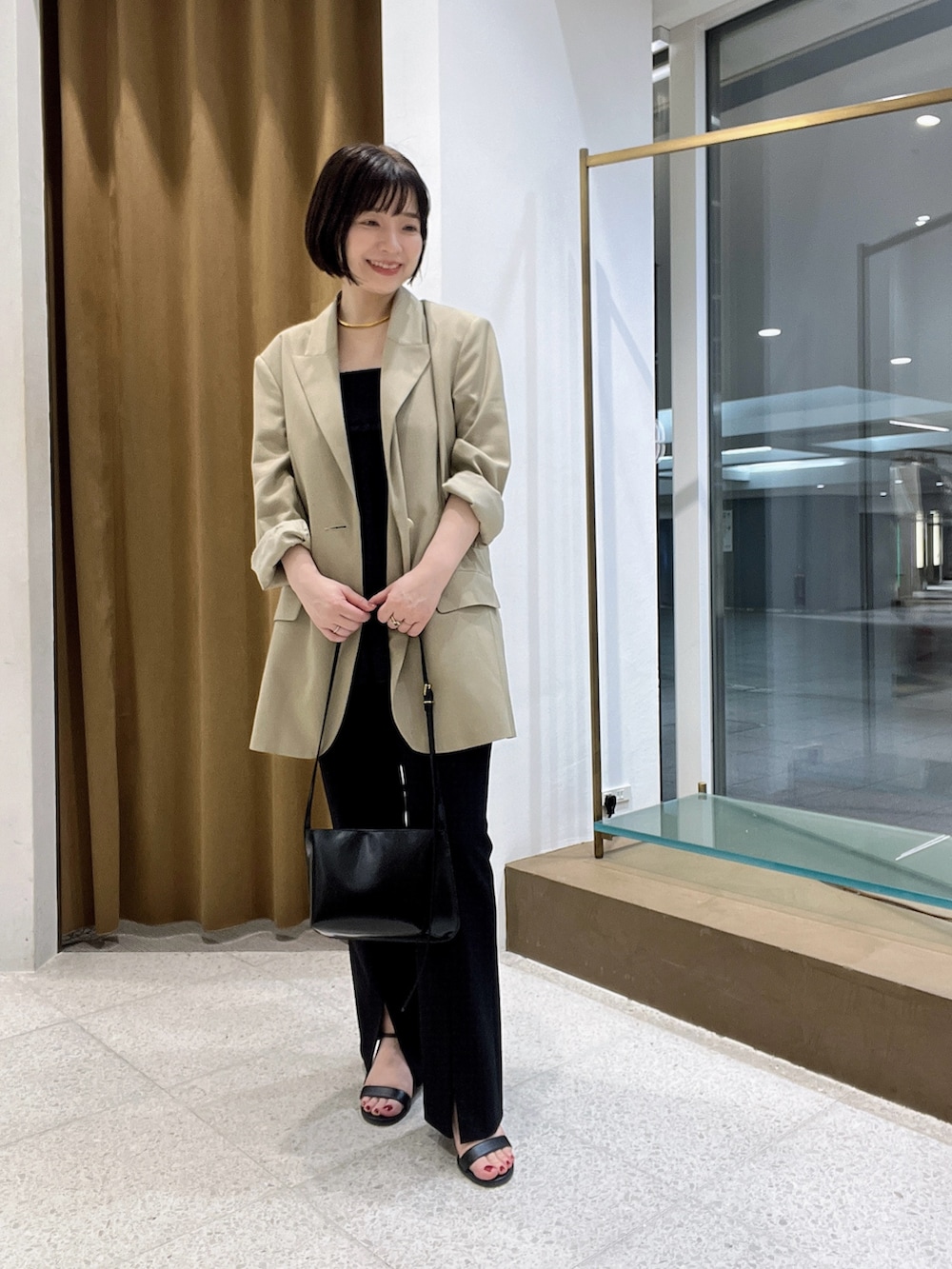 「大人女子、大人コーデ、大人カジュアルコーデ、キレイめコーデ、ビッグシルエット、ジャケットコーデ、通勤コーデ、オトナカジュアル、おとなコーデ、きれいめカジュアル」｜「Whim Gazetteの【GEMINI】ベアトップ（ニット/セーター、ブラック系）」を使った、whimkumagaiさん（レディース・153cm）の夏コーディネートの5枚目の写真