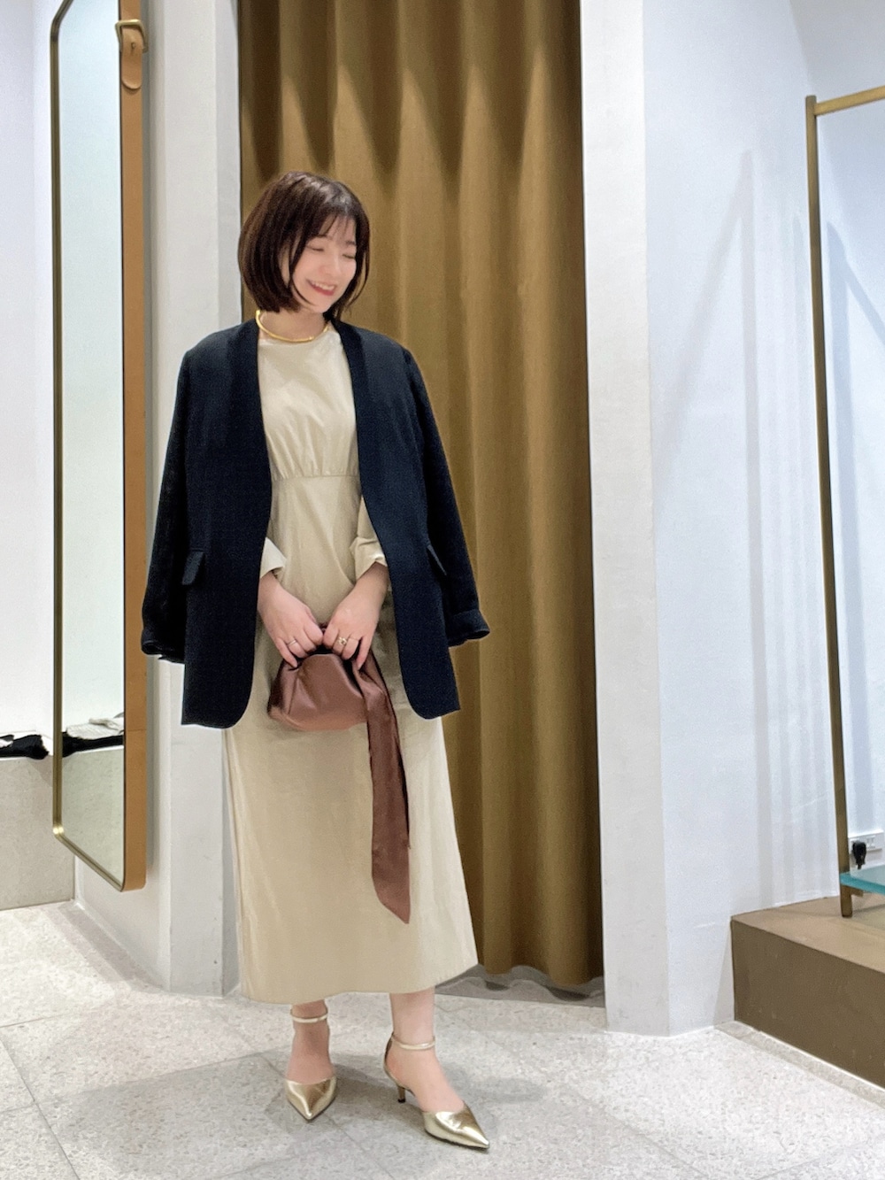 「春コーデ、休日スタイル、お出かけコーデ、オトナカジュアル、ジャケット、ジャケットスタイル、ワンピース、ワンピーススタイル」｜「Whim Gazetteのジュートライクノーカラージャケット（ノーカラージャケット、ブラック系）」を使った、whimkumagaiさん（レディース・153cm）の春コーディネートの2枚目の写真