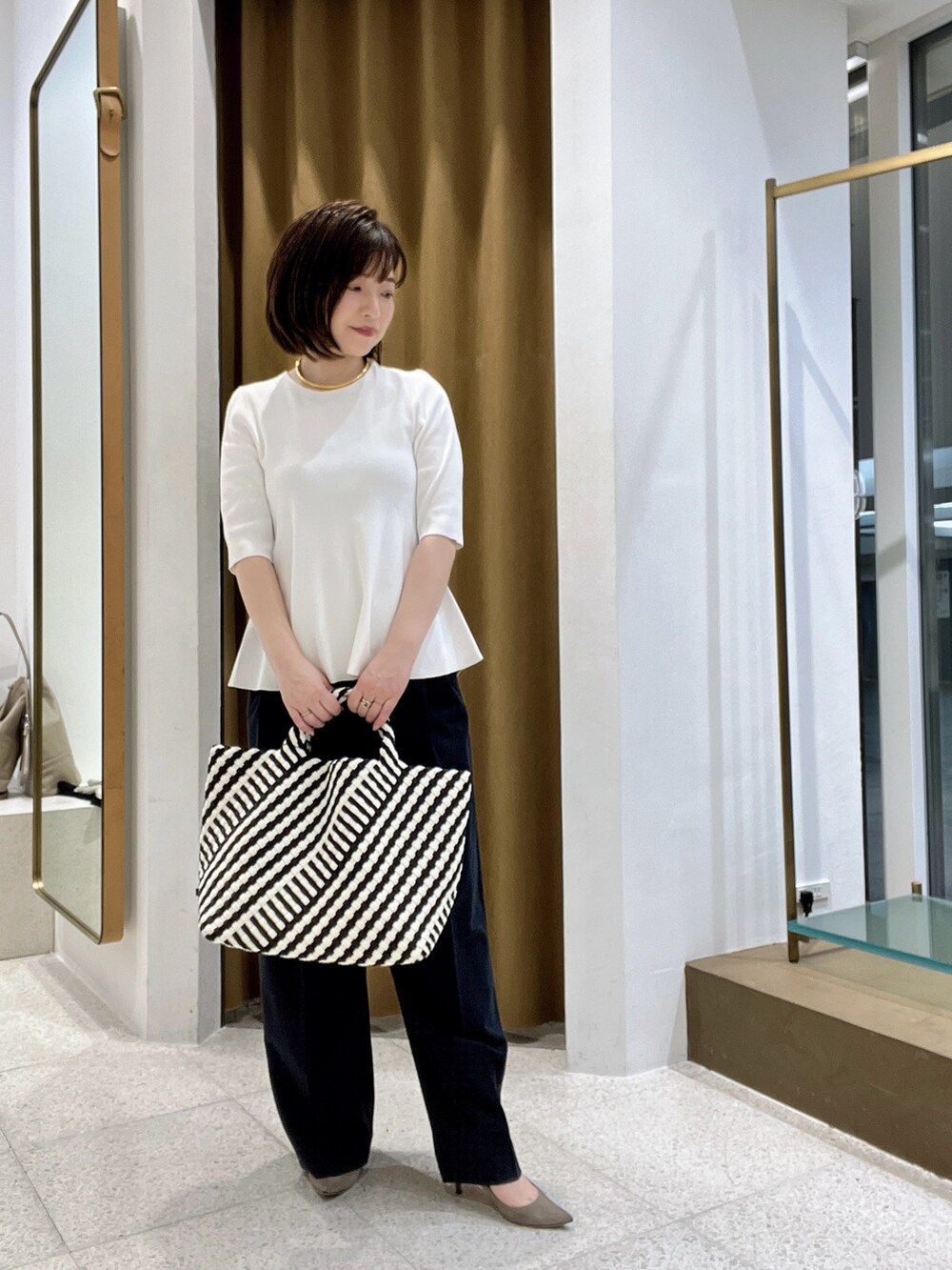 「Whim Gazetteのワイドタックパンツ（スラックス、ブルー系）」を使った、whimkumagaiさん（レディース・153cm）の春コーディネートの4枚目の写真