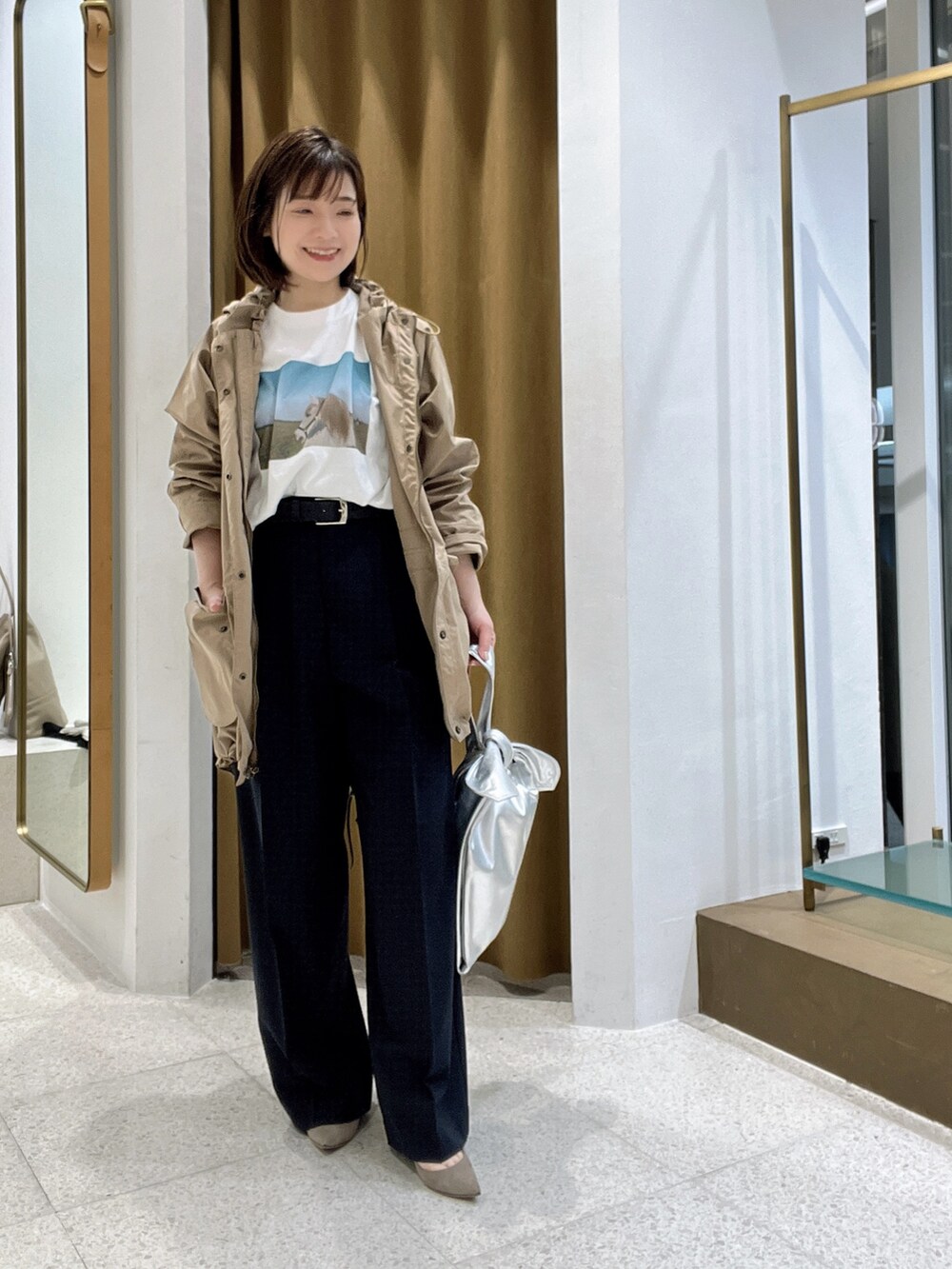 「大人カジュアルコーデ、春コーデ、ロンT、パンツコーデ、きれいめコーデ、初春コーデ、ジャケット/アウター、パンツスタイル、ブルゾン、ブルゾンコーデ」｜「Whim Gazetteのワイドタックパンツ（スラックス、ブルー系）」を使った、whimkumagaiさん（レディース・153cm）の春コーディネートの2枚目の写真