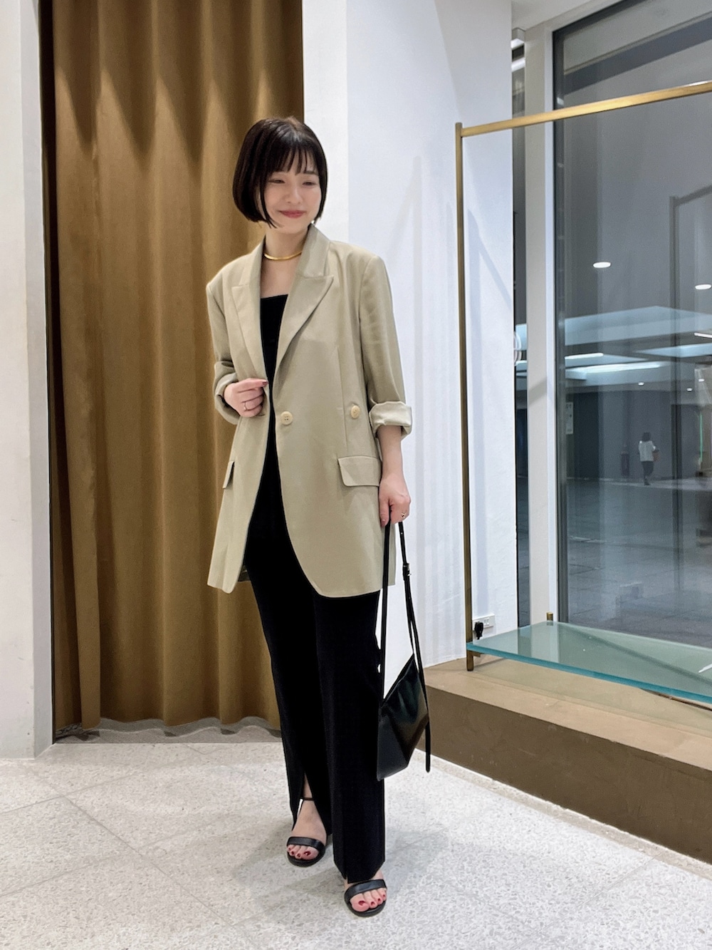 「大人女子、大人コーデ、大人カジュアルコーデ、キレイめコーデ、ビッグシルエット、ジャケットコーデ、通勤コーデ、オトナカジュアル、おとなコーデ、きれいめカジュアル」｜「Whim Gazetteの【GEMINI】ベアトップ（ニット/セーター、ブラック系）」を使った、whimkumagaiさん（レディース・153cm）の夏コーディネートの2枚目の写真