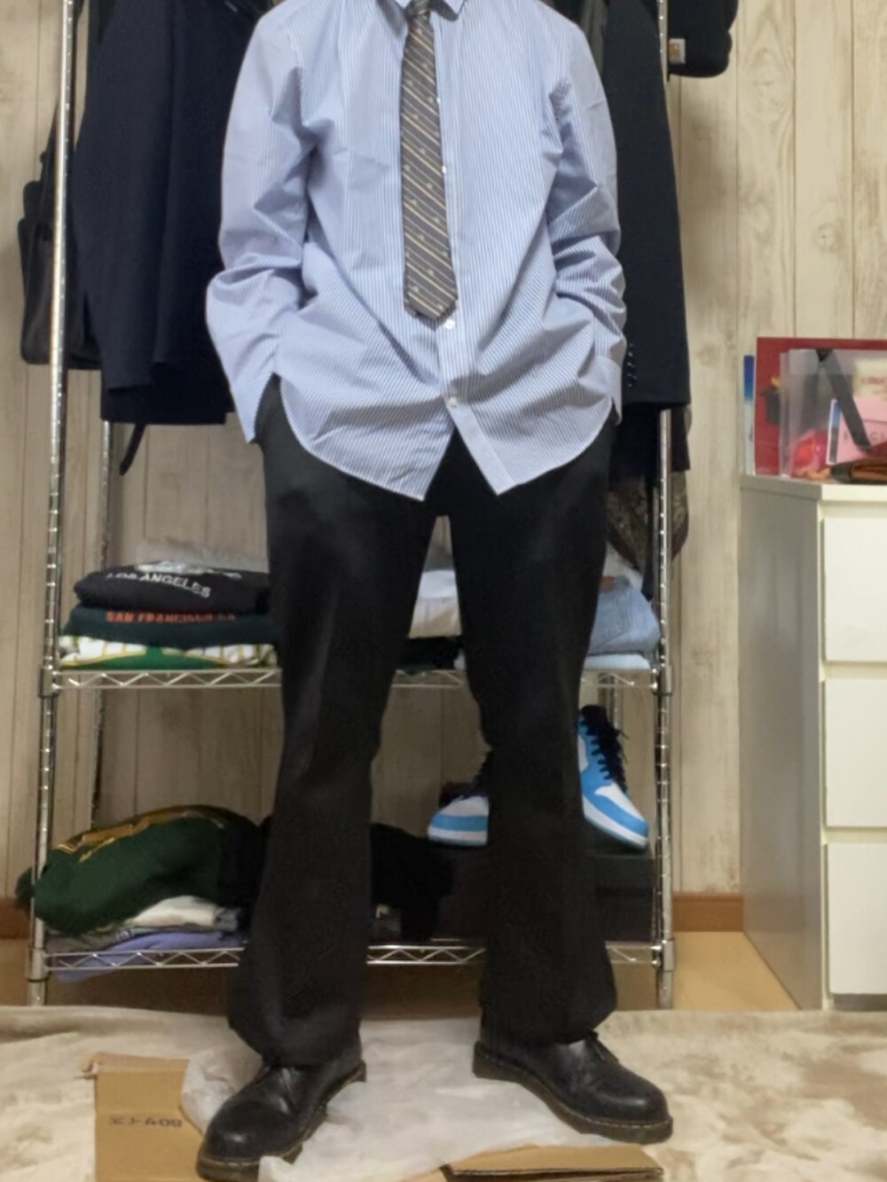 「メンズファッション」｜「H&Mのアイテム（シャツ/ブラウス、ブルー系）」を使った、ごりごり  さん（メンズ・173cm）の春コーディネートの2枚目の写真