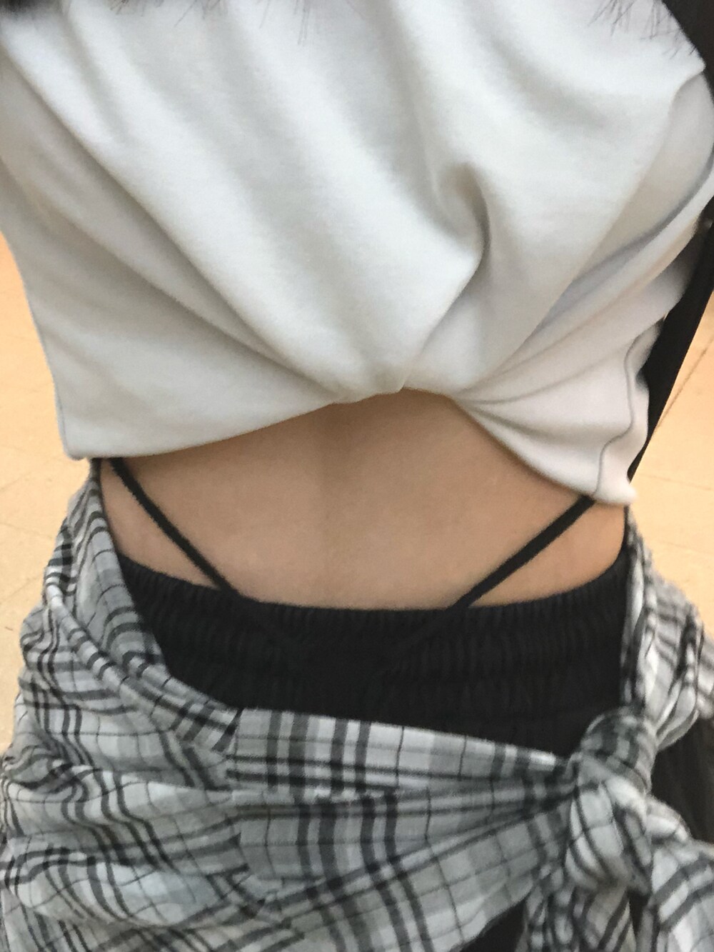 「ootd、夏、街頭穿搭、球鞋」｜「no brandのアイテム（パンツ、ブラック系）」を使った、eunvhingbbeezzさん（レディース・160cm）の夏コーディネートの3枚目の写真