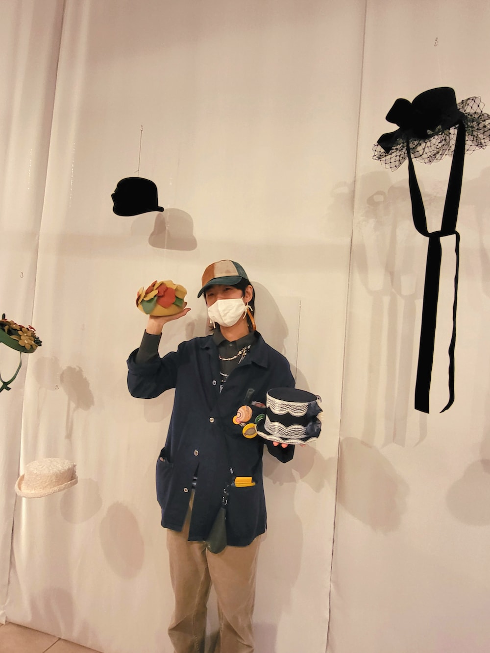 「帽子、ワークスタイル、展示会、春コーデ、ハット、古着MIX、ニットポロ」｜「チェコスロバキア古着の常マナさんから（カバーオール、ブルー系）」を使った、Ringringさん（メンズ・172cm）の春コーディネートの2枚目の写真