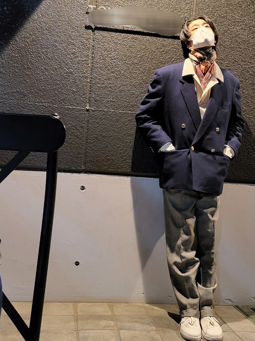 ブルー系のジャケット/アウターを着用したメンズの春コーディネートの2枚目の写真