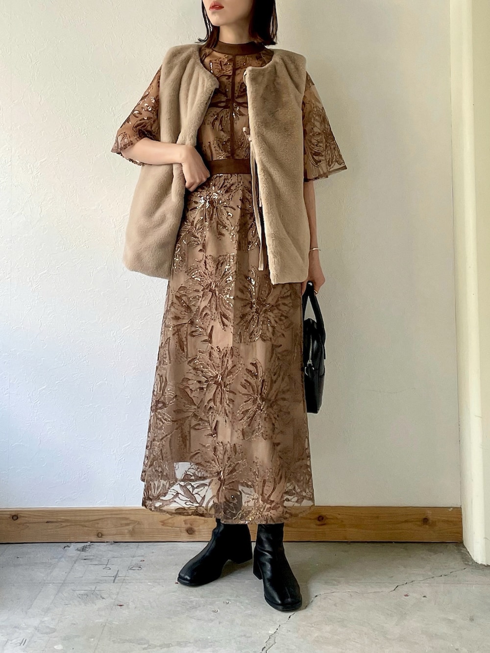 LEJA】スパンコール花柄刺繍プチハイネックウエストマークAライン