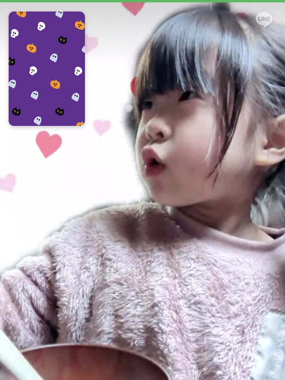 グリーン系のダウンジャケット/コート、ブラウン系のニット/セーター、その他のパンツを着用したメンズの冬コーディネートの2枚目の写真