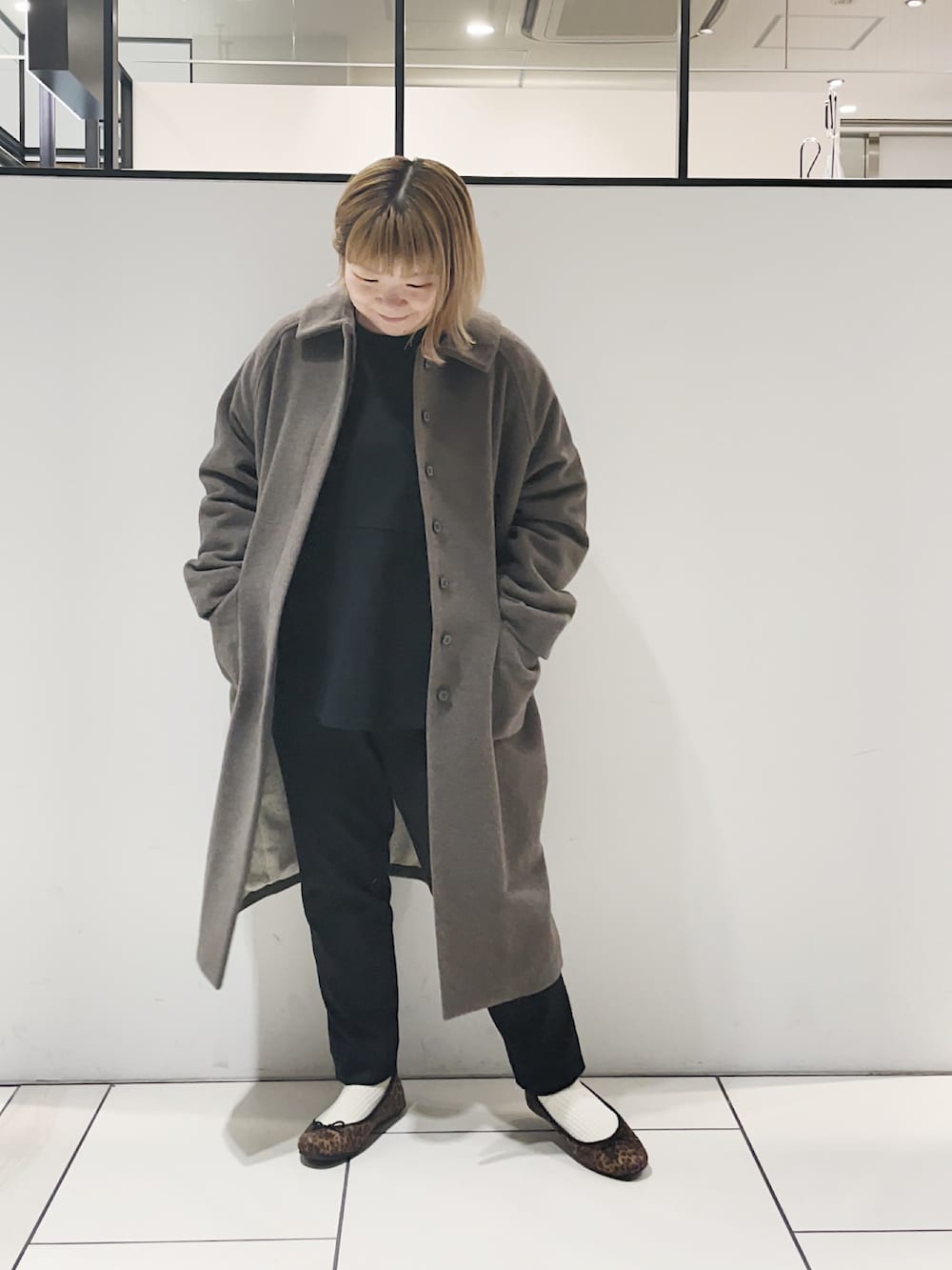 「オトナカジュアル、フレア、ブラック、冬コーデ、ロングコート、レオパード、バレエシューズ、ピュアルセシン、相互フォロー、お出かけコーデ、オンオフ兼用、オフィスカジュアル」｜「PUAL CE CINのＯ’ＫＹＴＩオキティ　バレエシューズ（プリント）（バレエシューズ、その他）」を使った、pualkisakoさん（レディース・152cm）の冬コーディネートの2枚目の写真