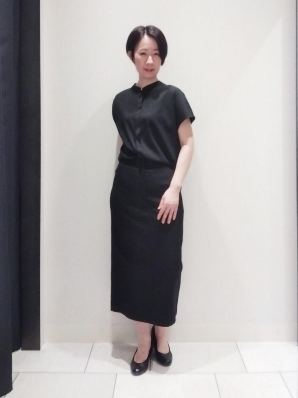 ブラック系のシャツ/ブラウス、ブラック系のスカート、その他のその他を着用したレディースの夏コーディネートの2枚目の写真