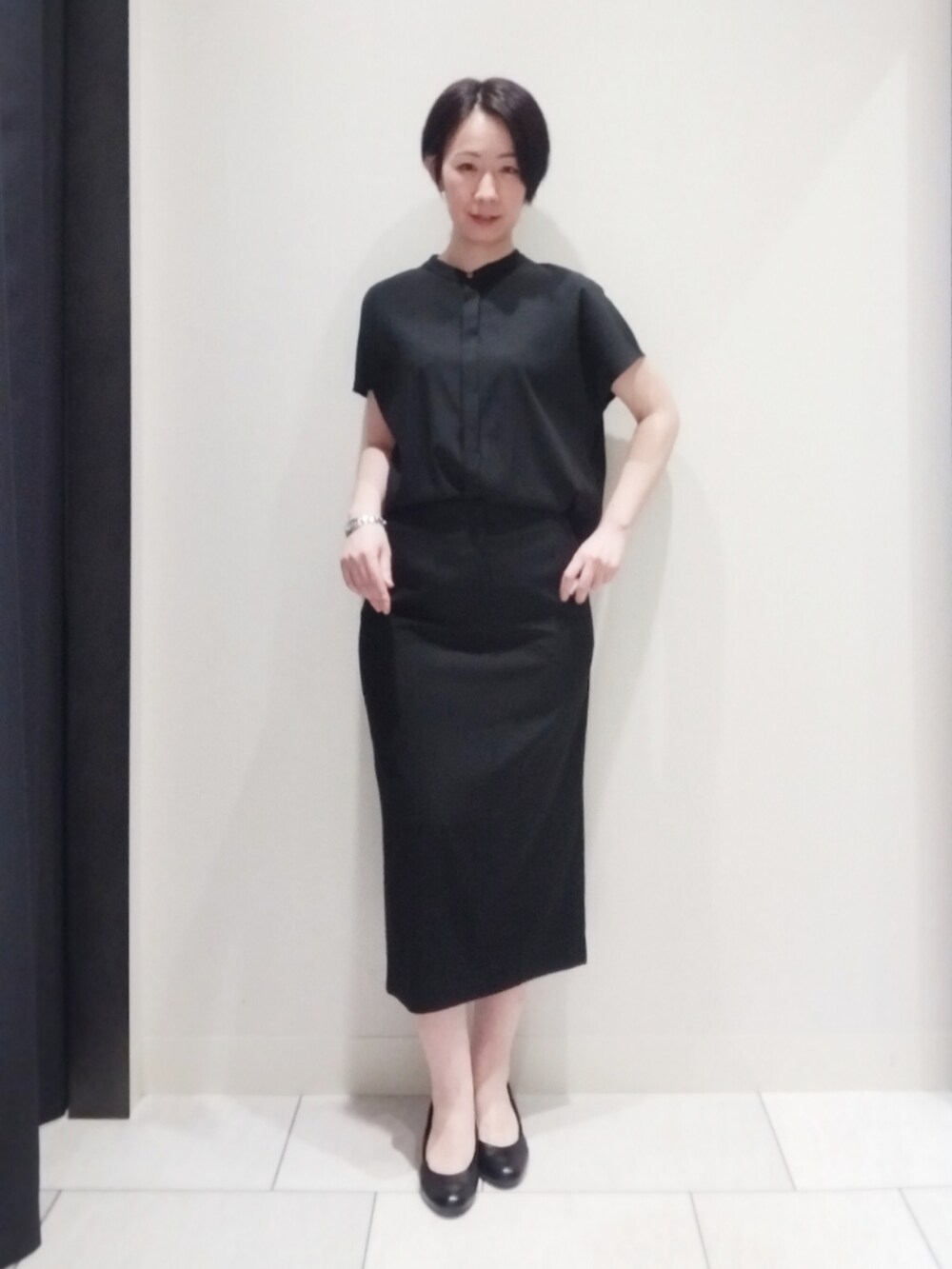 ブラック系のシャツ/ブラウス、ブラック系のスカート、その他のその他を着用したレディースの夏コーディネートの3枚目の写真