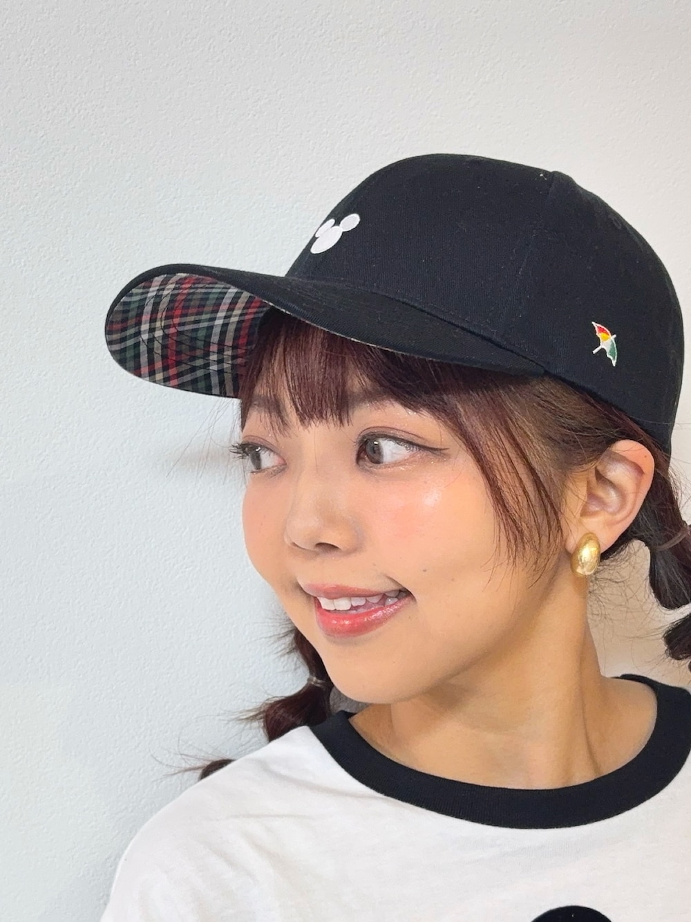 「アーノルドパーマー、Arnold Palmer、ロゴT、ユニセックス、キャップ、白Tシャツ、トートバッグ、低身長、ママコーデ、休日スタイル、大人コーデ、お出かけコーデ、リラックススタイル、大人カジュアルコーデ、夏」｜「DisneyのMickey/Arnold Palmer/シェア フロッキーTシャツ（Tシャツ/カットソー、ホワイト系）」を使った、アーノルドパーマー＠イオンレイクタウン店さん（骨格ストレート・レディース・152cm）の夏コーディネートの3枚目の写真
