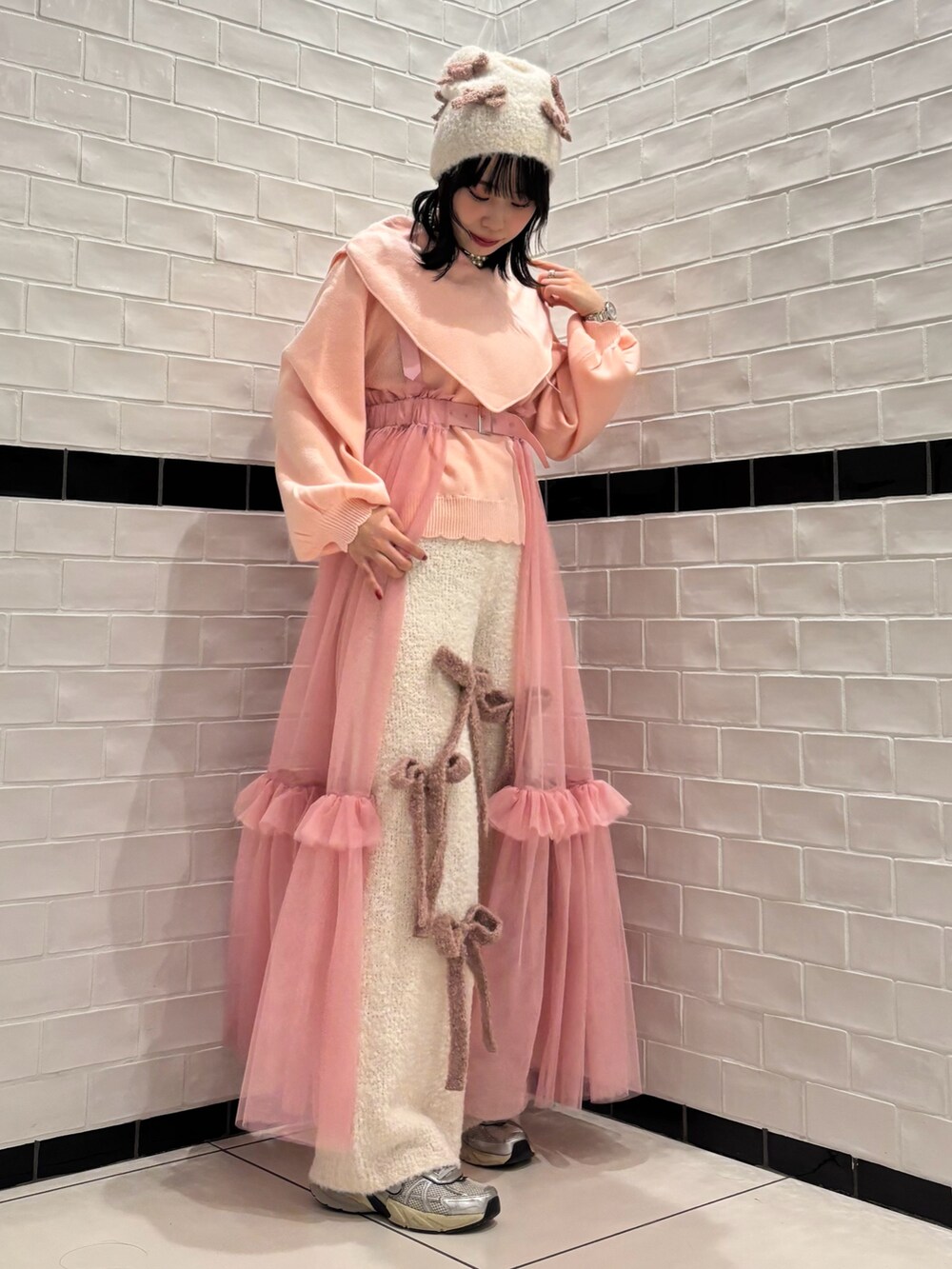 「Candy Stripper、NIKE、ニット、ハート、スカート、チュール、ハーネス、ニットパンツ、リボン、ビーニー、ピンク、ガーリー、冬コーデ」｜「Candy Stripperの&#9825; COLLAR ニット（ニット/セーター、ピンク系）」を使った、CandyStripper_hotoriさん（レディース・160cm）の冬コーディネートの2枚目の写真