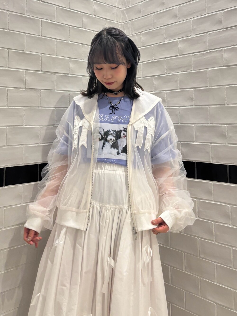 「Candy Stripper、スニーカー、ブルゾン、シアー、セーラーカラー、リボン、チュール、Tシャツ、スカート、バルーン、春色、ホワイト、春コーデ、ガーリー、休日スタイル」｜「Candy StripperのTULLE SHEER SAILOR ブラウス（ブルゾン、ホワイト系）」を使った、CandyStripper_hotoriさん（レディース・160cm）の春コーディネートの5枚目の写真