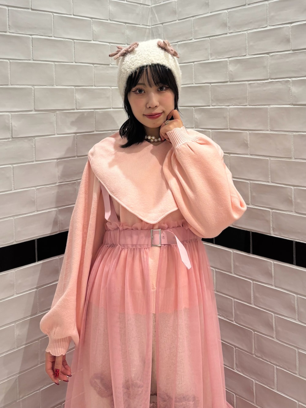 「Candy Stripper、NIKE、ニット、ハート、スカート、チュール、ハーネス、ニットパンツ、リボン、ビーニー、ピンク、ガーリー、冬コーデ」｜「Candy Stripperの&#9825; COLLAR ニット（ニット/セーター、ピンク系）」を使った、CandyStripper_hotoriさん（レディース・160cm）の冬コーディネートの5枚目の写真