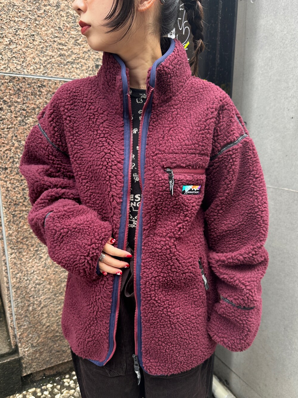 「コーデュロイ、アウトドアスタイル、コーデュロイパンツ、MANASTASH、ボアジャケット」｜「MANASTASHのMANASTASH/MT. GORILLA JACKET '23/ゴリラジャケット（ブルゾン、レッド系）」を使った、コト星さん（レディース・156cm）の秋コーディネートの2枚目の写真