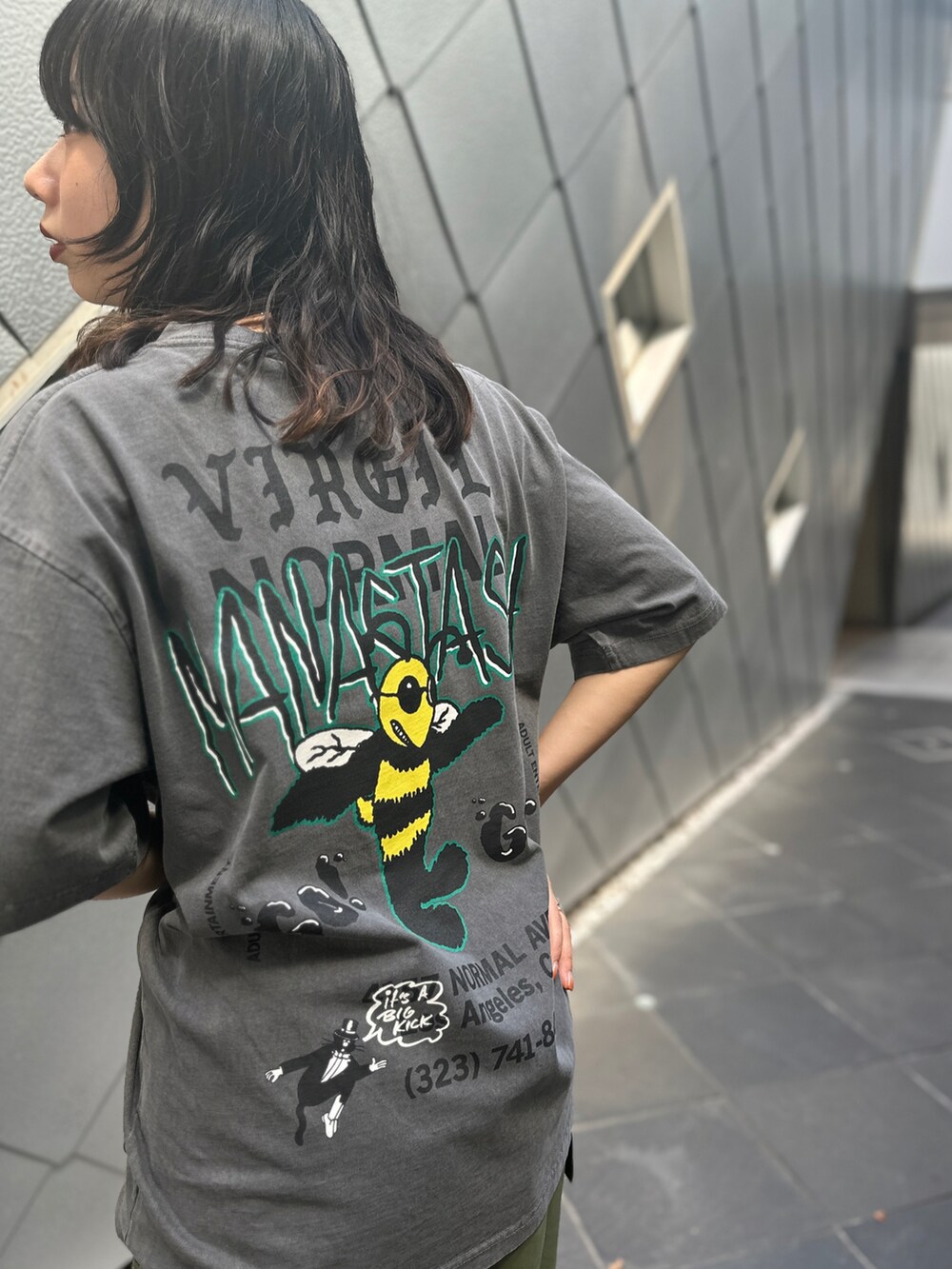 「大人カジュアル、秋コーデ、シンプルコーデ、パンツコーデ、オーバーサイズ、カーゴパンツ、VIRGIL NORMAL、MANASTASH」｜「MANASTASHのMANASTASH/マナスタッシュ/MANATROOPER PANTS/マナトゥルーパーパンツ（カーゴパンツ、グリーン系）」を使った、コト星さん（レディース・156cm）の秋コーディネートの4枚目の写真