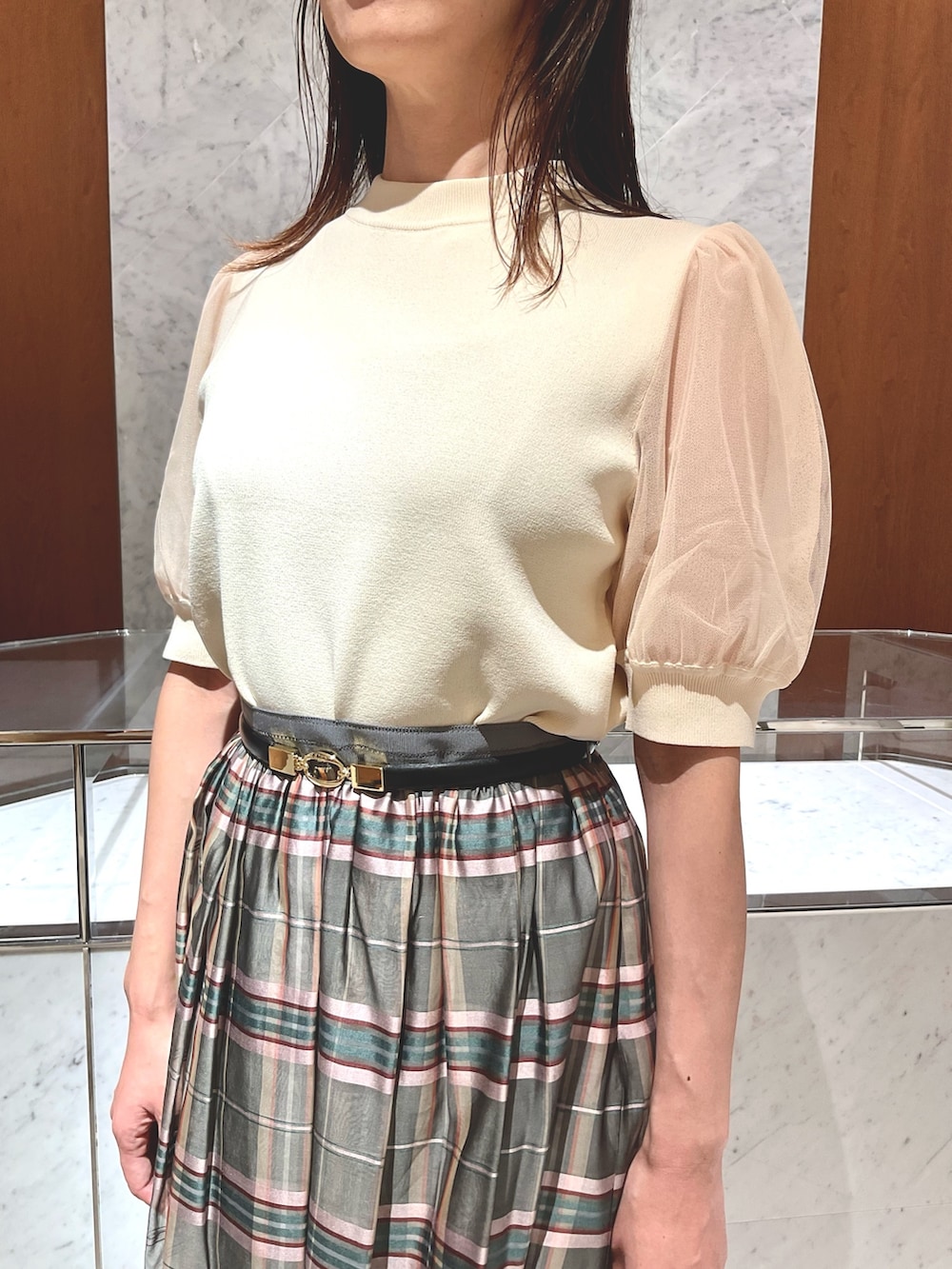 チュールレイヤードバイカラーカーディガンを使った人気ファッション