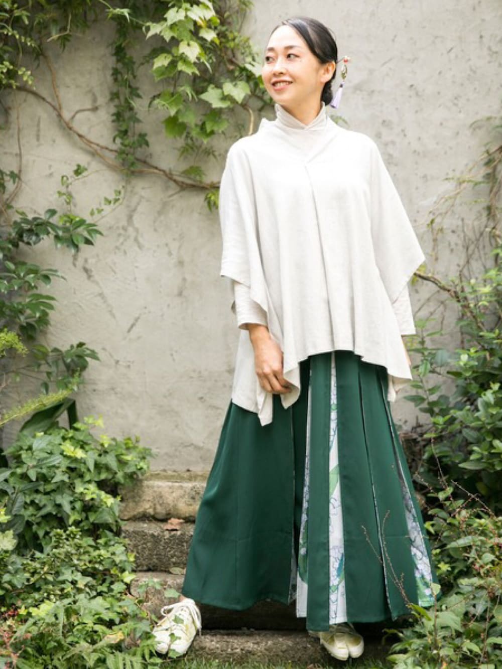 グリーン系のスカート、その他のその他ヘアアクセサリーを着用したレディースの冬コーディネートの3枚目の写真