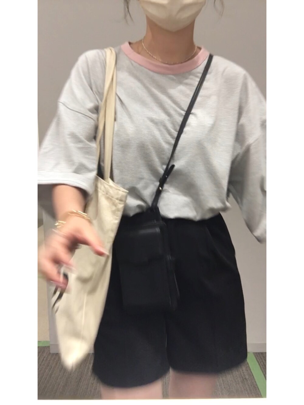 「通学コーデ、カジュアルコーデ、夏コーデ、ボーダーTシャツ、ハーフパンツ、Kastane、lawgy」｜「lawgyのcrape short pants（その他パンツ、ブラック系）」を使った、oiさん（レディース・159cm）の夏コーディネートの2枚目の写真