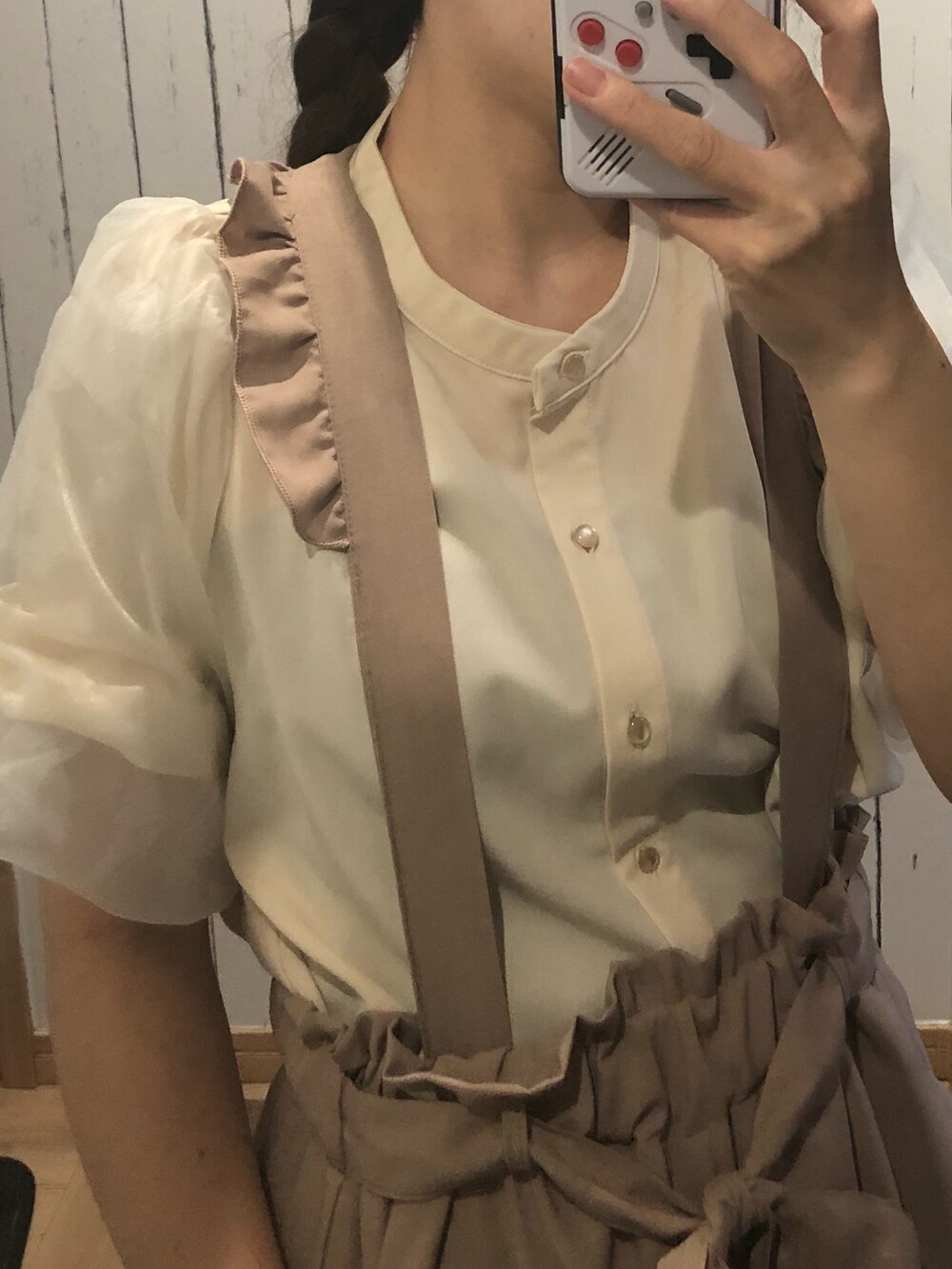 「大人コーデ、サロペット、古着、ブラウス、ローファー、フリル、シースルー、パフスリーブ、高見え、淡色コーデ」｜「古着400円のアイテム（サロペット/オーバーオール、ベージュ系）」を使った、♡indigolovE♡さん（レディース・152cm）の春コーディネートの2枚目の写真