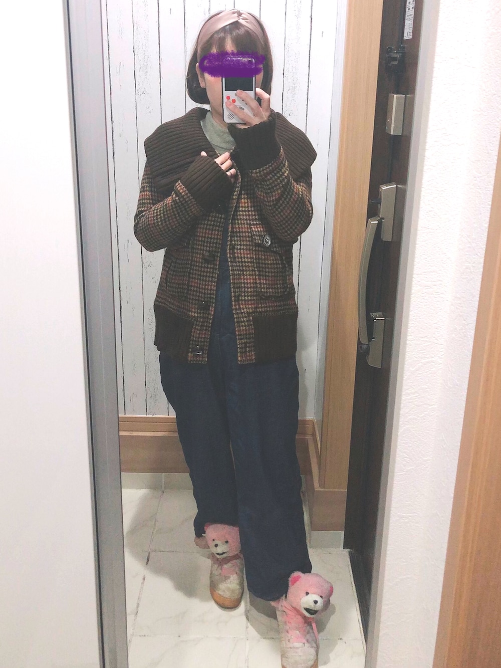 「ヘアバンド、なんちゃってボブ、サロペット、ヒステリックグラマー、アディダスオリジナルス、個性的、低身長、相互フォロー」｜「adidas Originals by JEREMY SCOTTのアイテム（スニーカー、ピンク系）」を使った、♡indigolovE♡さん（レディース・152cm）の冬コーディネートの2枚目の写真