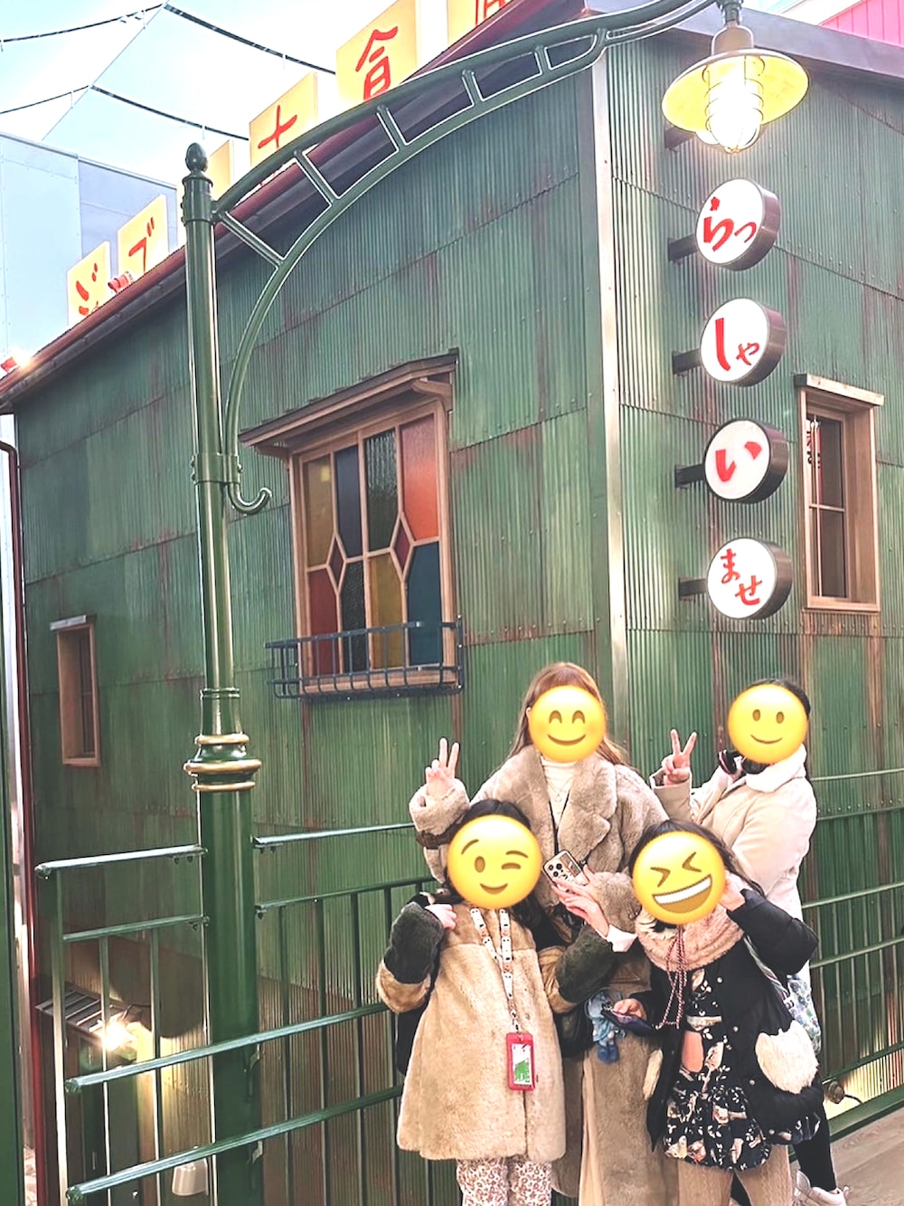 「ファーコート、ムートンコート、親子コーデ、ジブリパーク、ジブリ、家族コーデ、親子、家族旅行、名古屋、アラフォー、30代コーデ、ママ＆娘」｜「RESEXXYのフラッフィーコート（その他アウター、グレー系）」を使った、♡indigolovE♡さん（レディース・152cm）の冬コーディネートの2枚目の写真