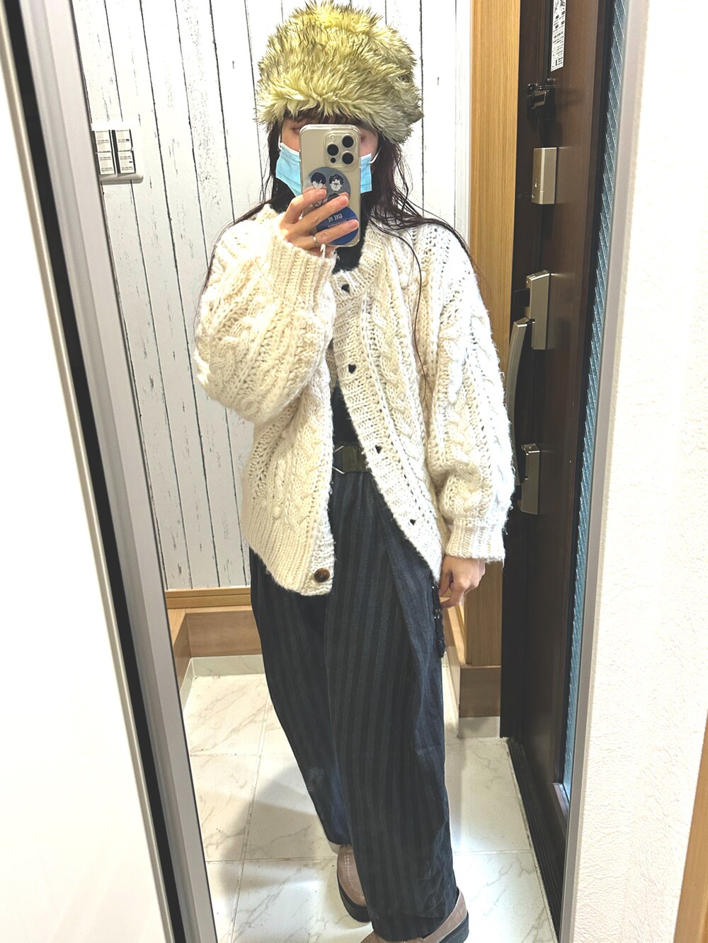 「ゆるゆる、カーディガン、パンツスタイル、毛帽、暗髪、ヴァイオレット、冬、雨の日コーデ、寒い、あったかコーデ、低身長、大人カジュアル、秋冬、アラフォー」｜「Heatherのポップコーンケーブルカーディガン　239647（カーディガン/ボレロ、ホワイト系）」を使った、♡indigolovE♡さん（レディース・152cm）の秋コーディネートの2枚目の写真