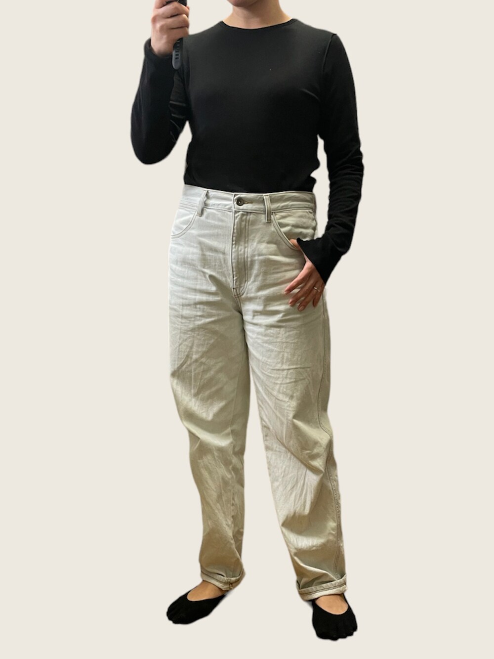 「UNIQLOのアイテム（デニムパンツ、ブルー系）」を使った、Tomomi  Kannoさん（レディース・161cm）の春コーディネートの2枚目の写真