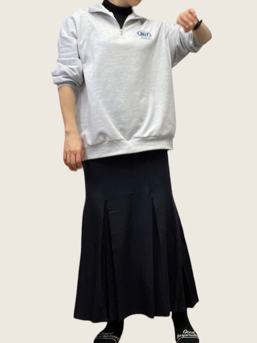 「しまむらのアイテム（スウェット、グレー系）」を使った、Tomomi  Kannoさん（レディース・161cm）の冬コーディネートの2枚目の写真