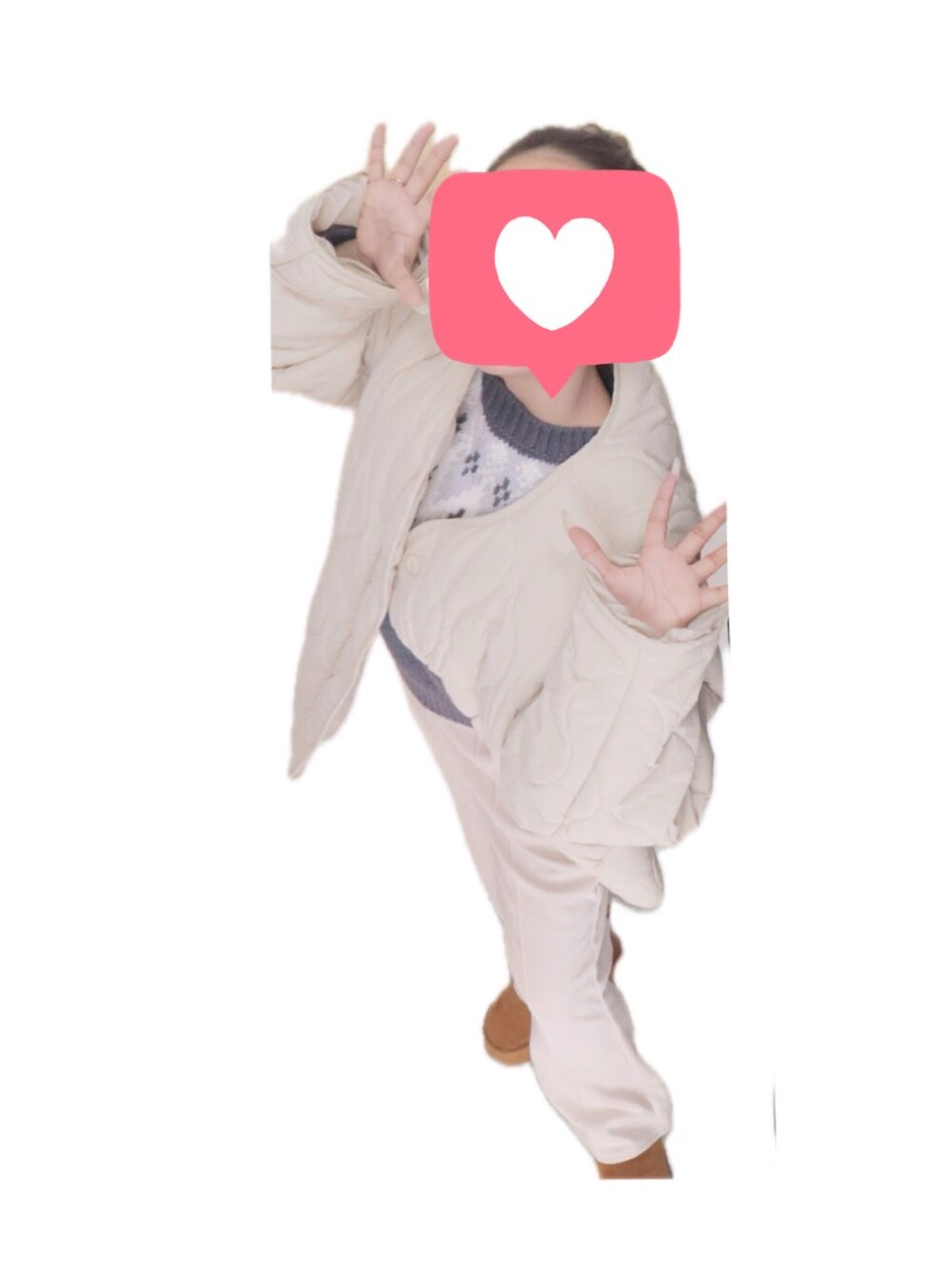 ブラウン系のブーツ、ホワイト系のその他パンツ、ホワイト系のジャケット/アウターを着用したレディースの夏コーディネートの2枚目の写真